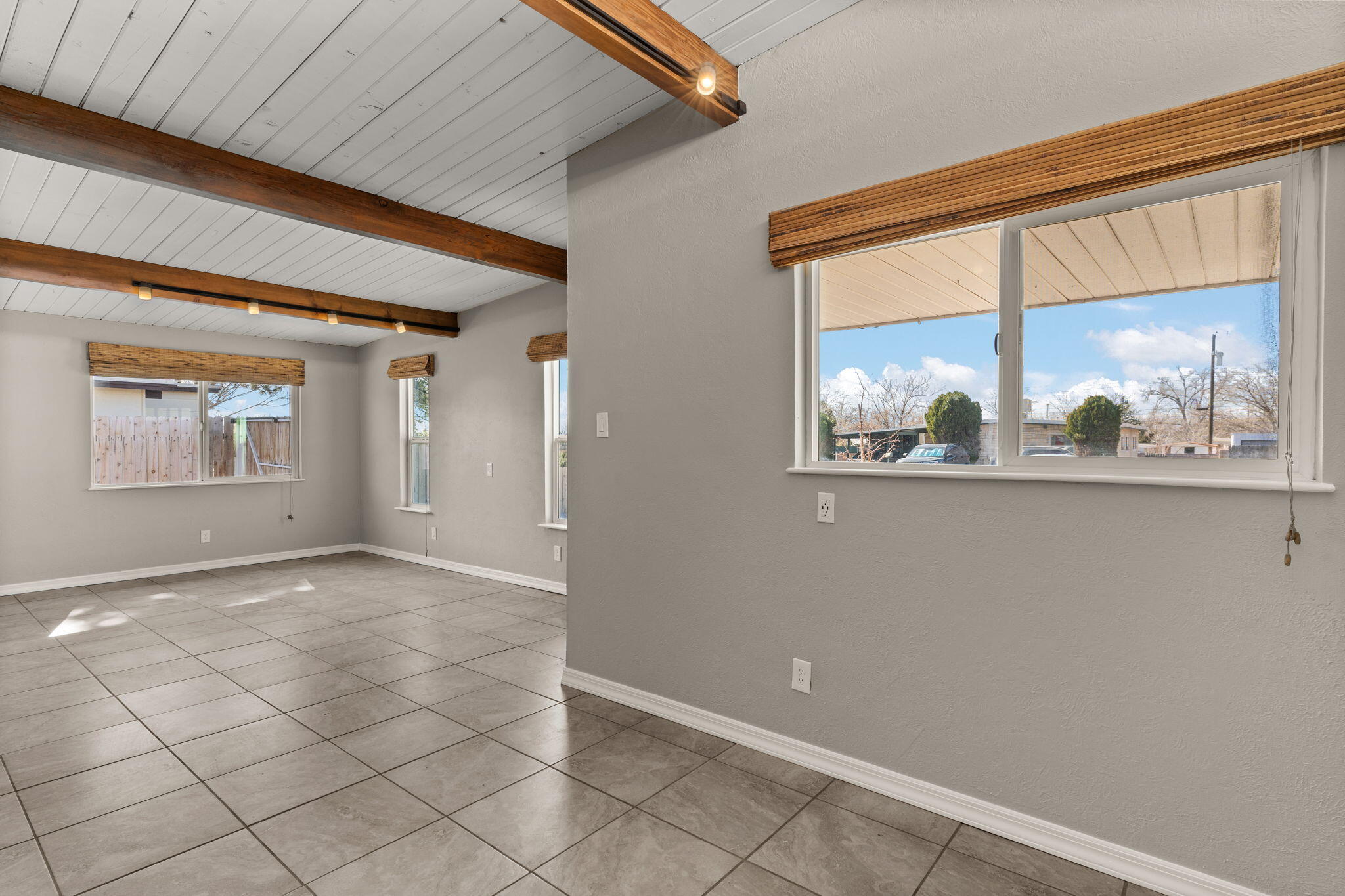 3322 MONTCLAIRE Drive NE