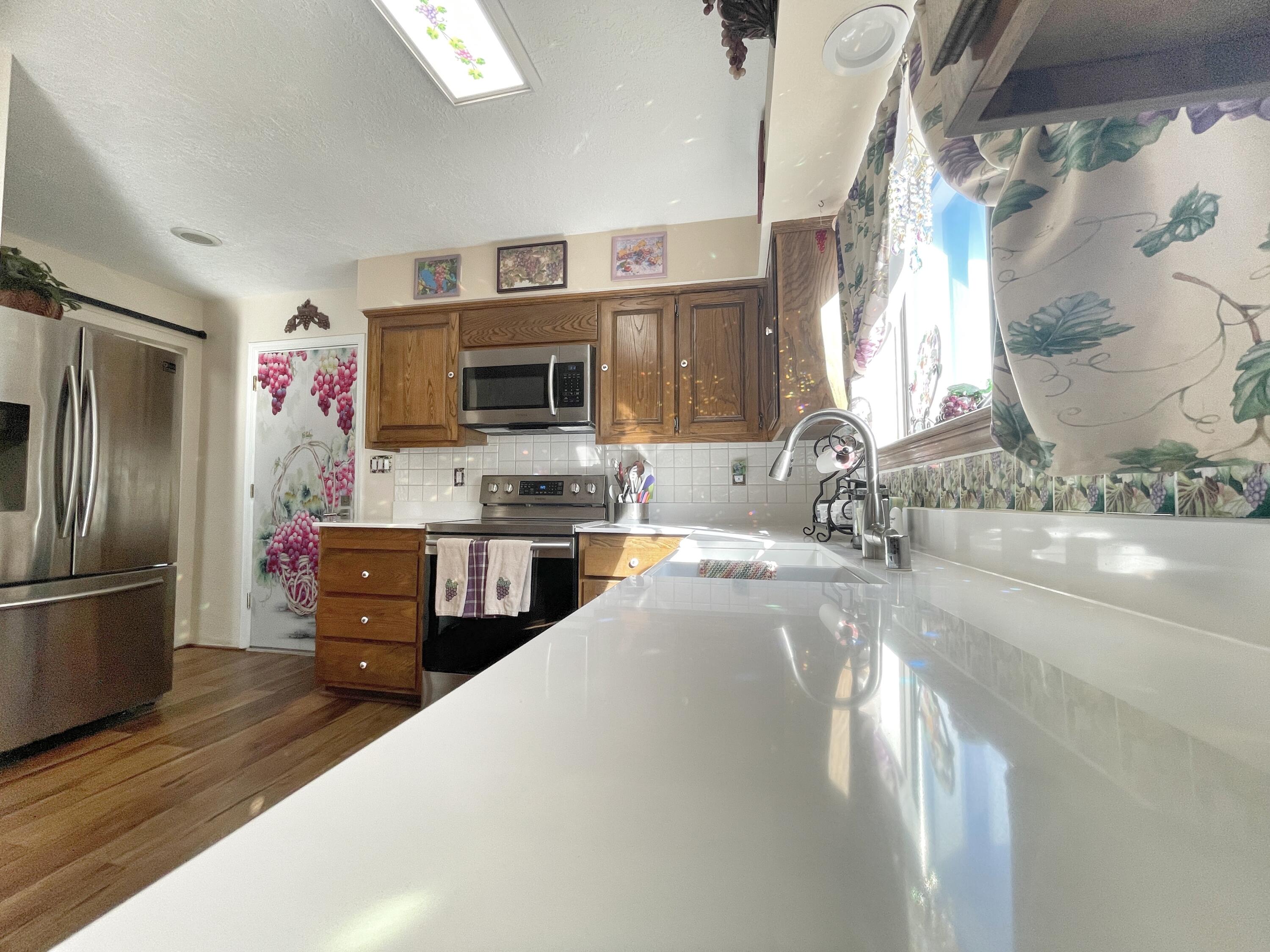 6305 ANNAPOLIS Drive NE