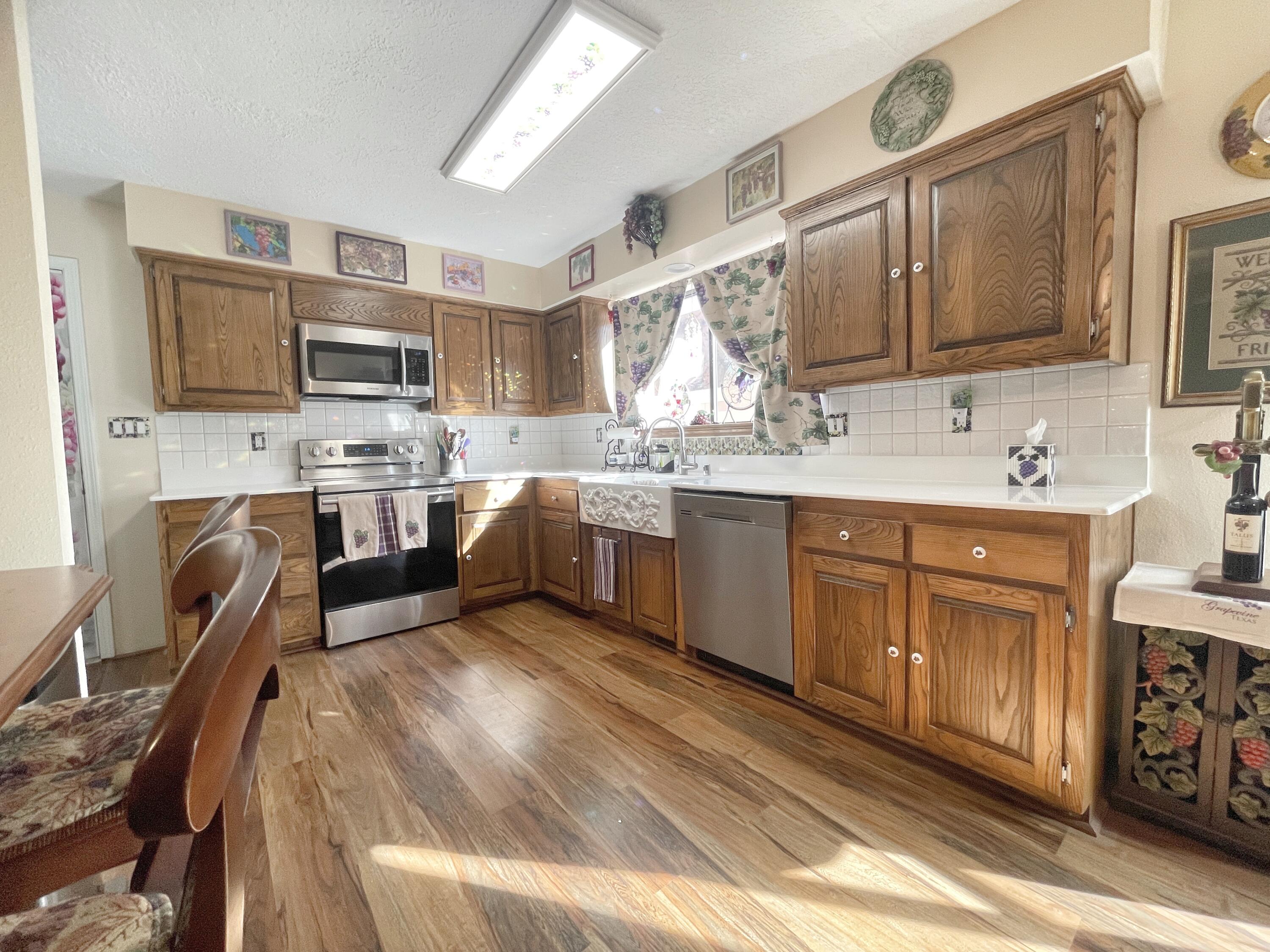 6305 ANNAPOLIS Drive NE