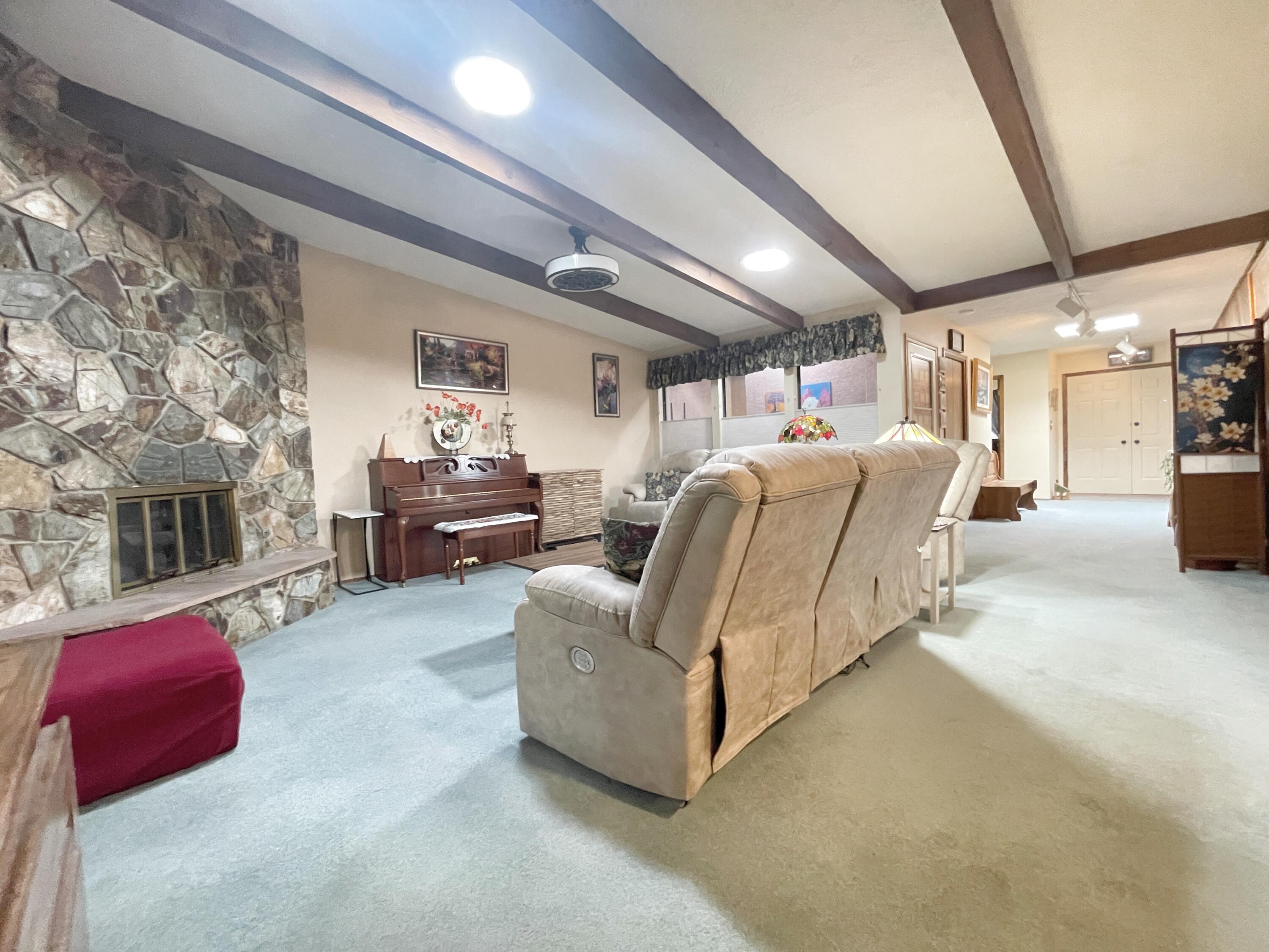 6305 ANNAPOLIS Drive NE