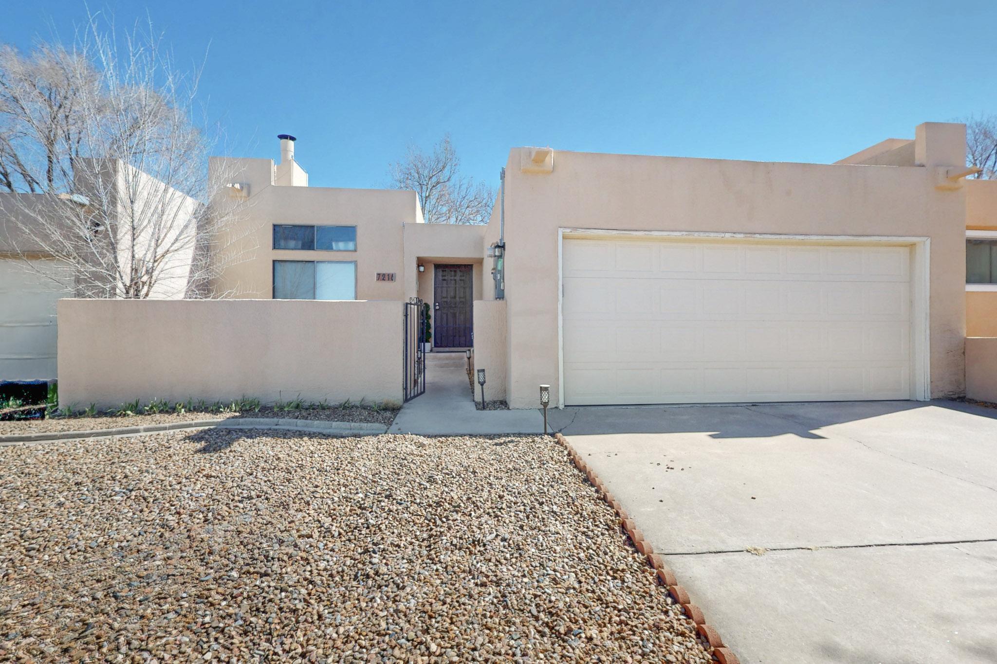 7216 LESLYNNE Drive NE