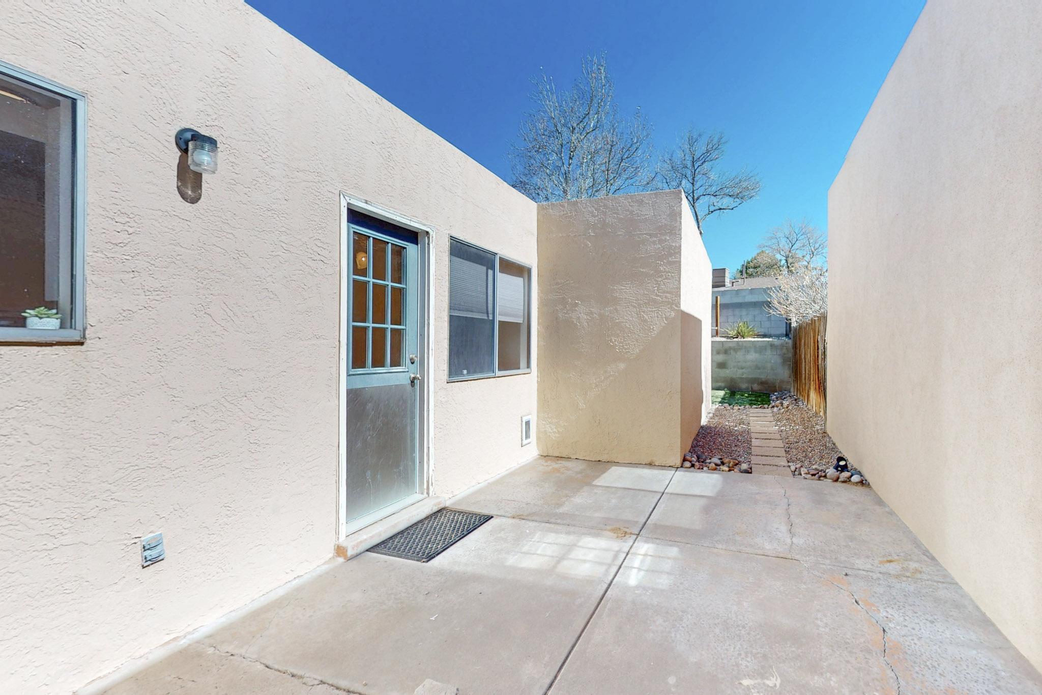 7216 LESLYNNE Drive NE