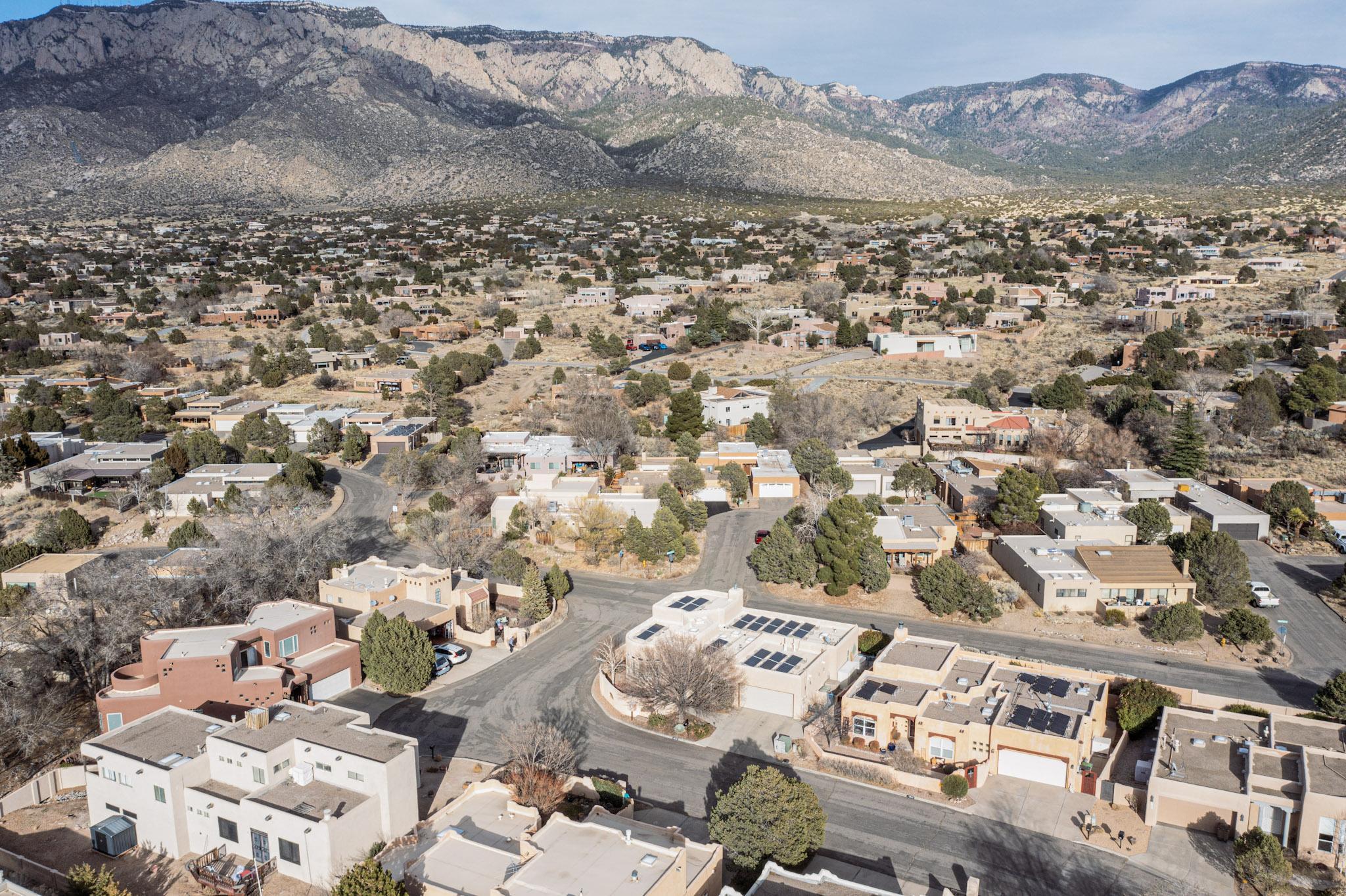 1911 QUAIL RUN Road NE