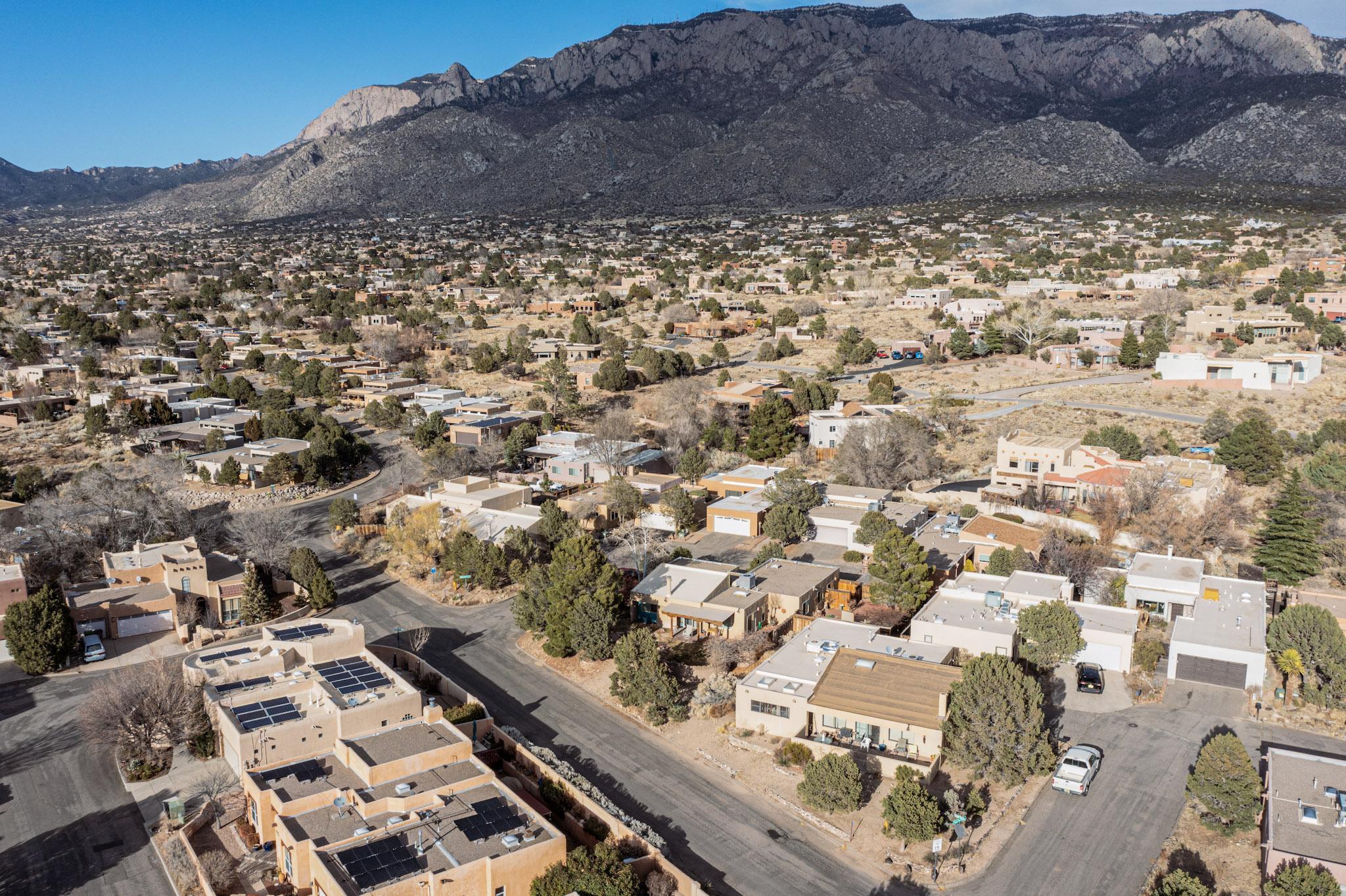 1911 QUAIL RUN Road NE