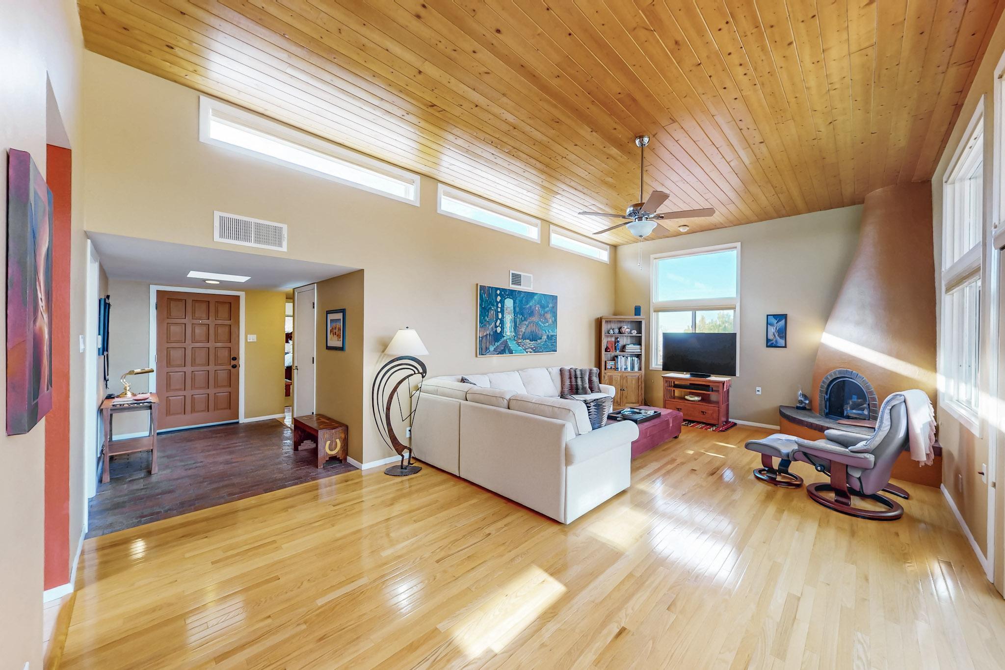 1911 QUAIL RUN Road NE