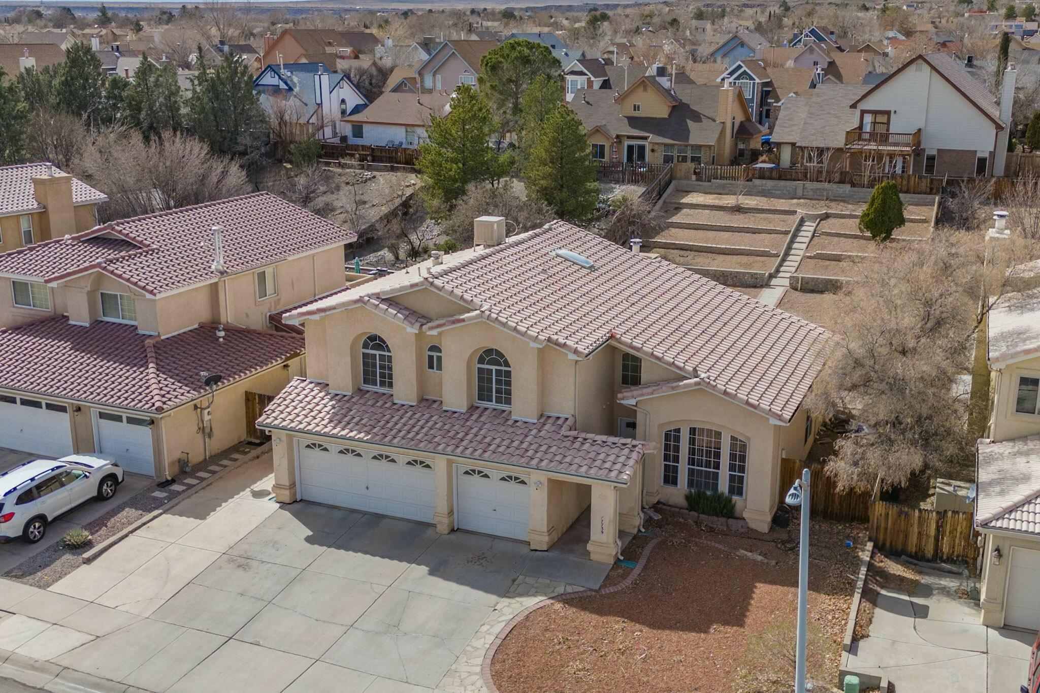 7739 RIDGEVIEW Drive NW