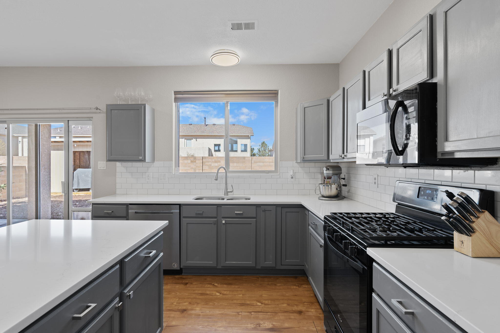 7805 ANGEL PEAK Road NW