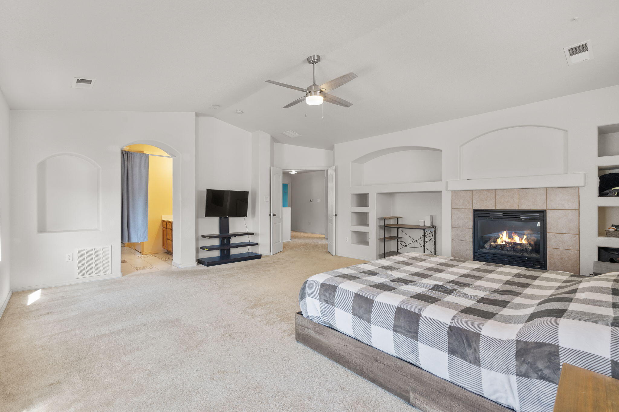 7805 ANGEL PEAK Road NW