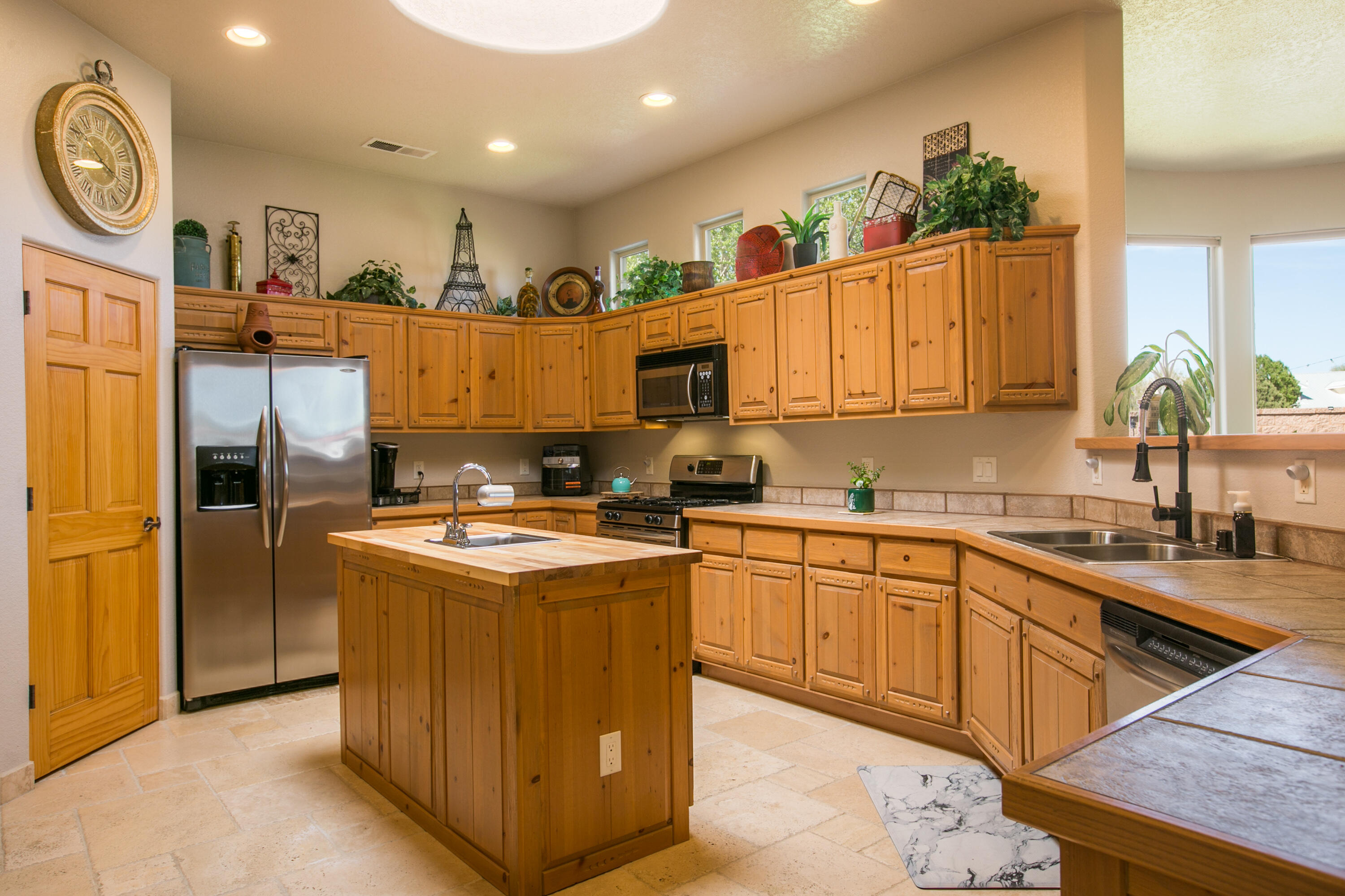 6908 ROBLE BLANCO Drive SW