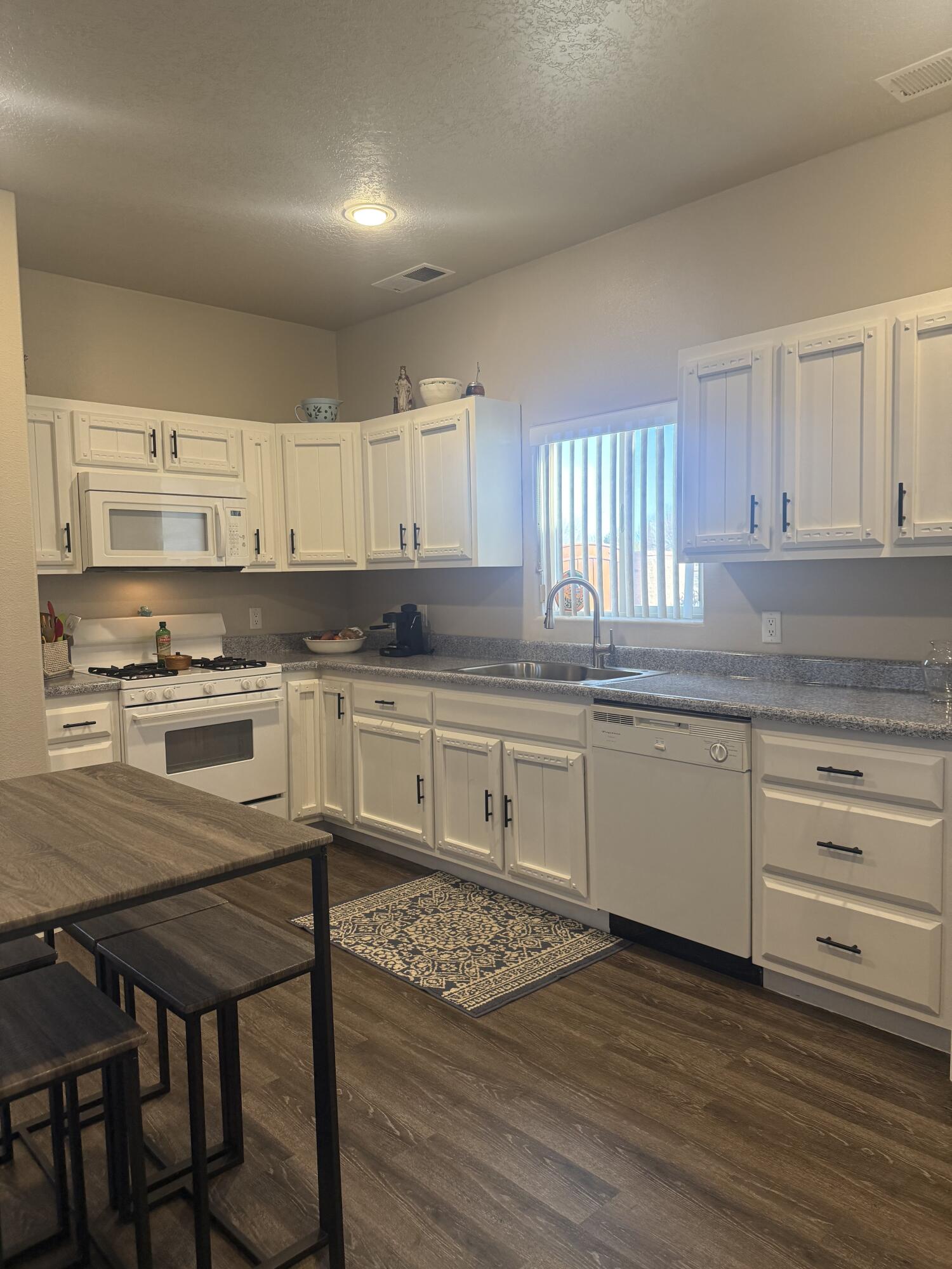 6908 ROBLE BLANCO Drive SW