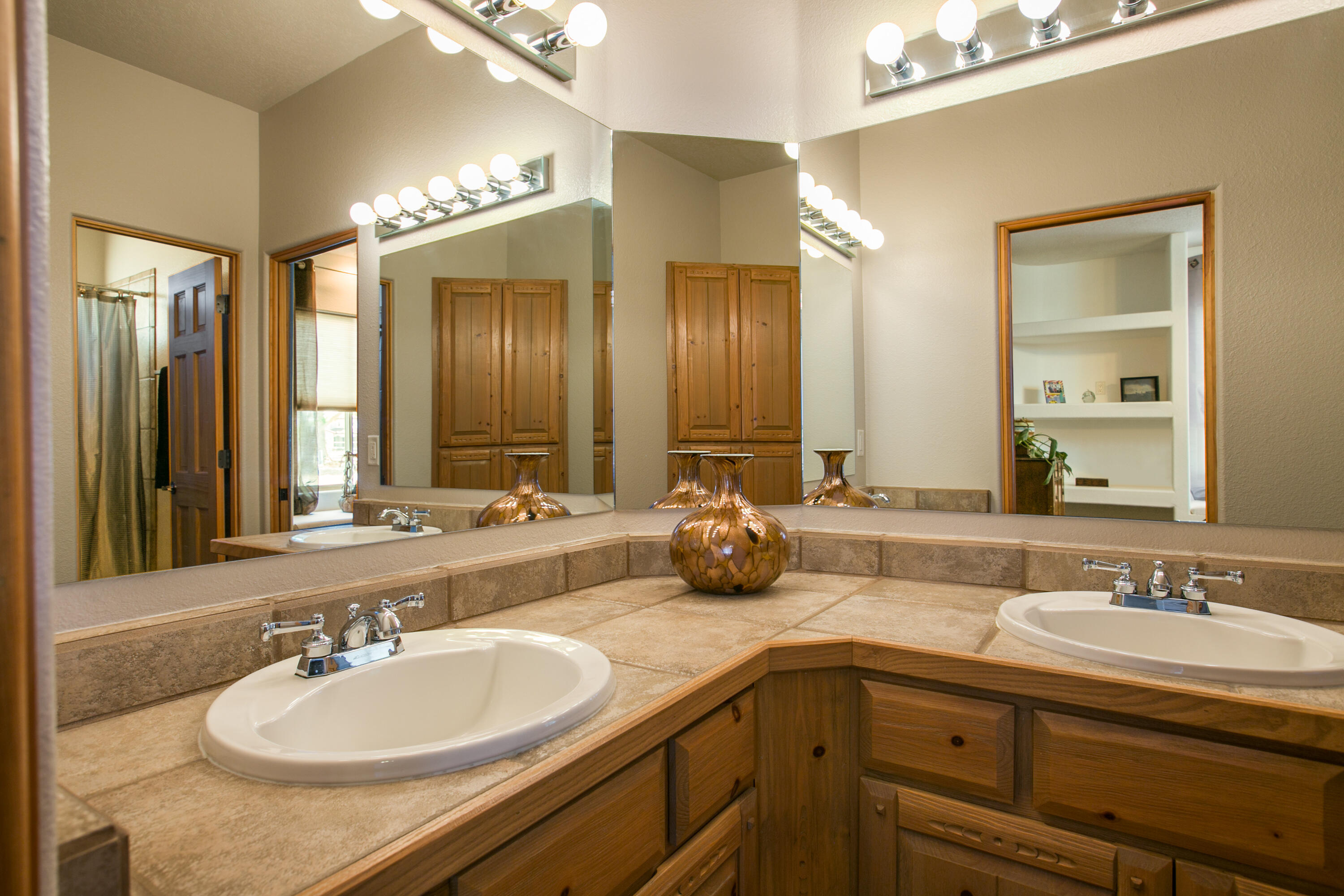 6908 ROBLE BLANCO Drive SW