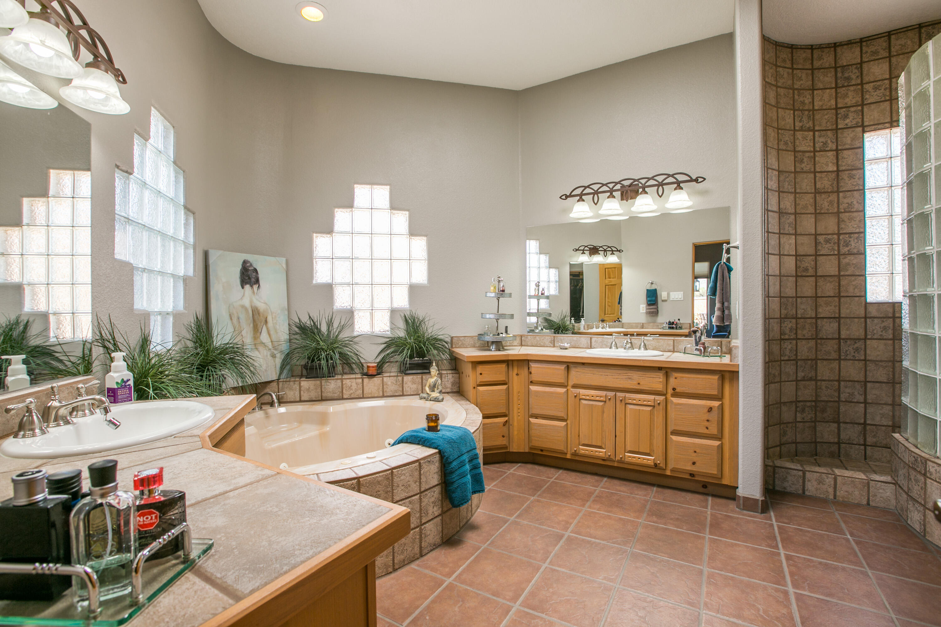 6908 ROBLE BLANCO Drive SW