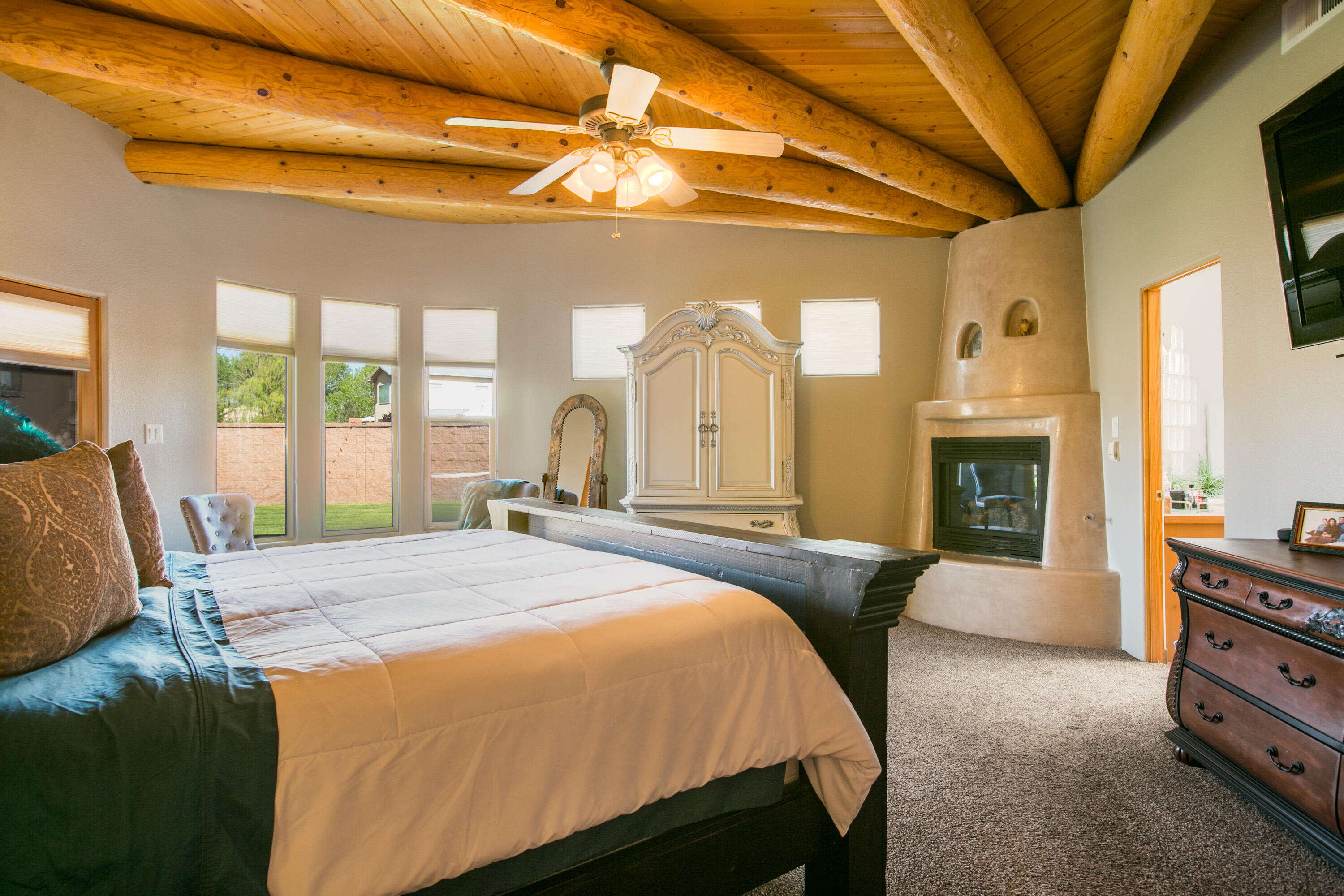 6908 ROBLE BLANCO Drive SW