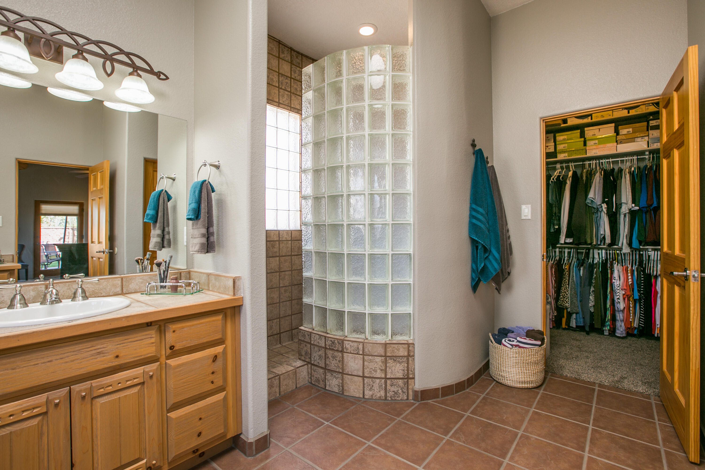 6908 ROBLE BLANCO Drive SW