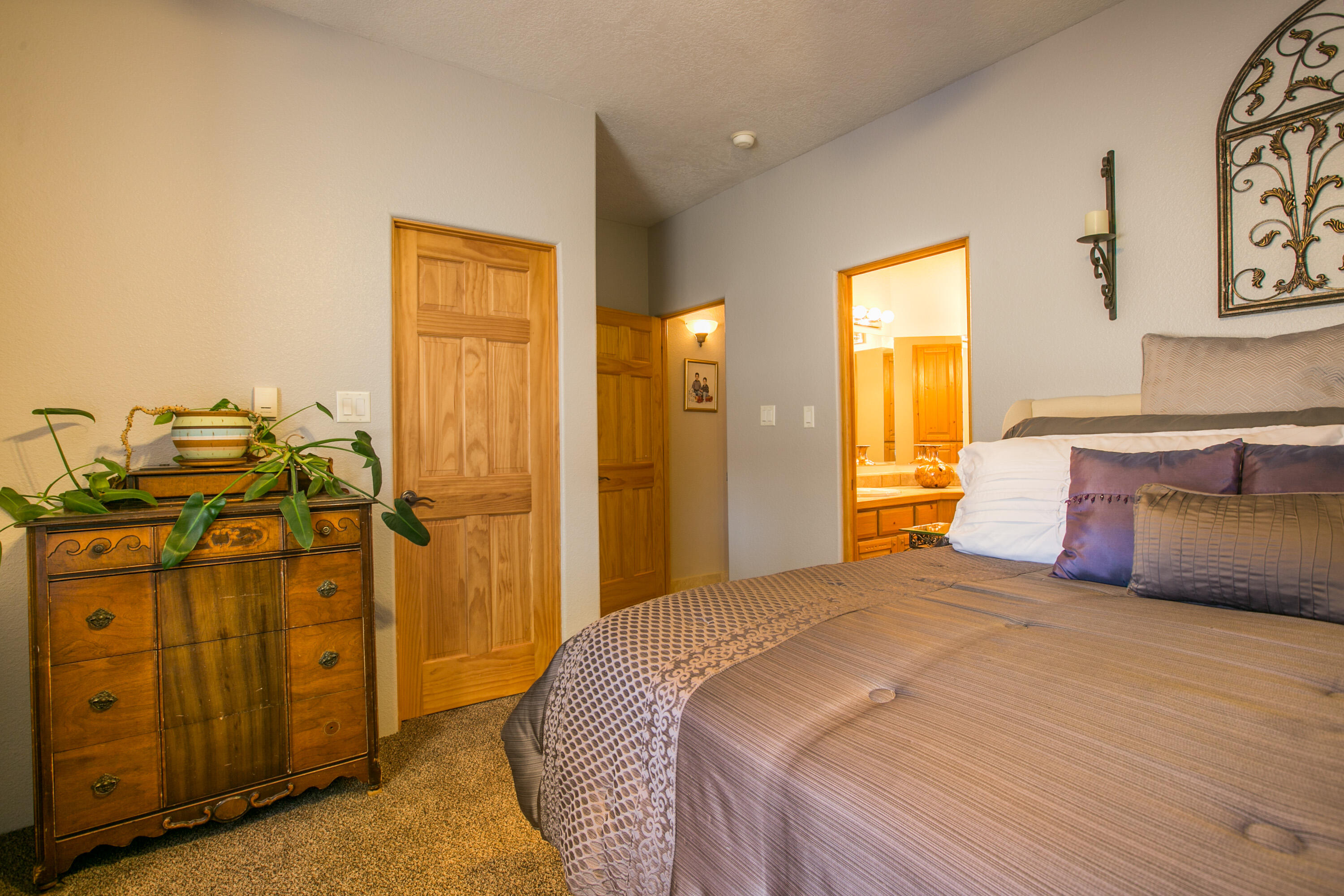 6908 ROBLE BLANCO Drive SW