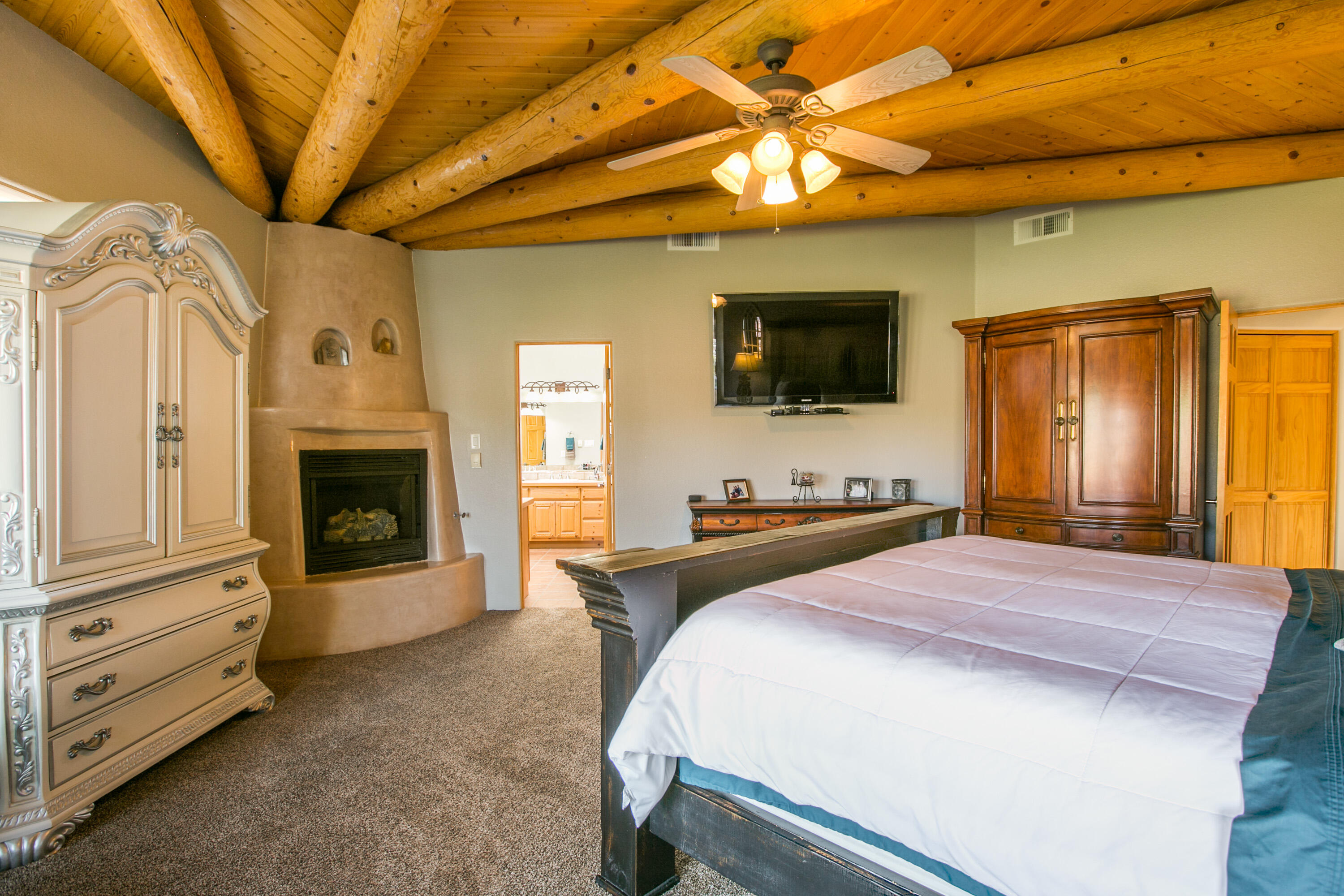 6908 ROBLE BLANCO Drive SW