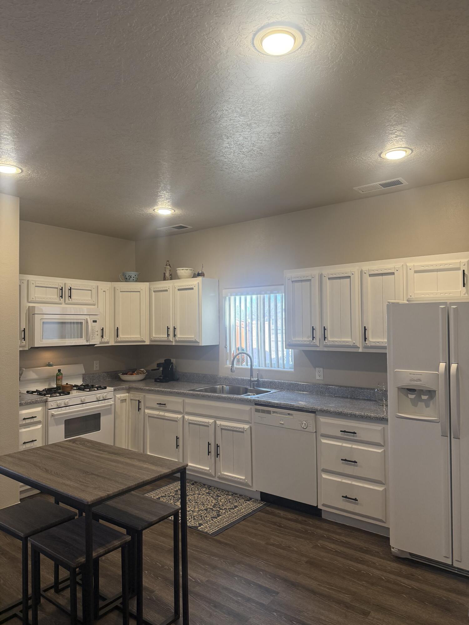 6908 ROBLE BLANCO Drive SW