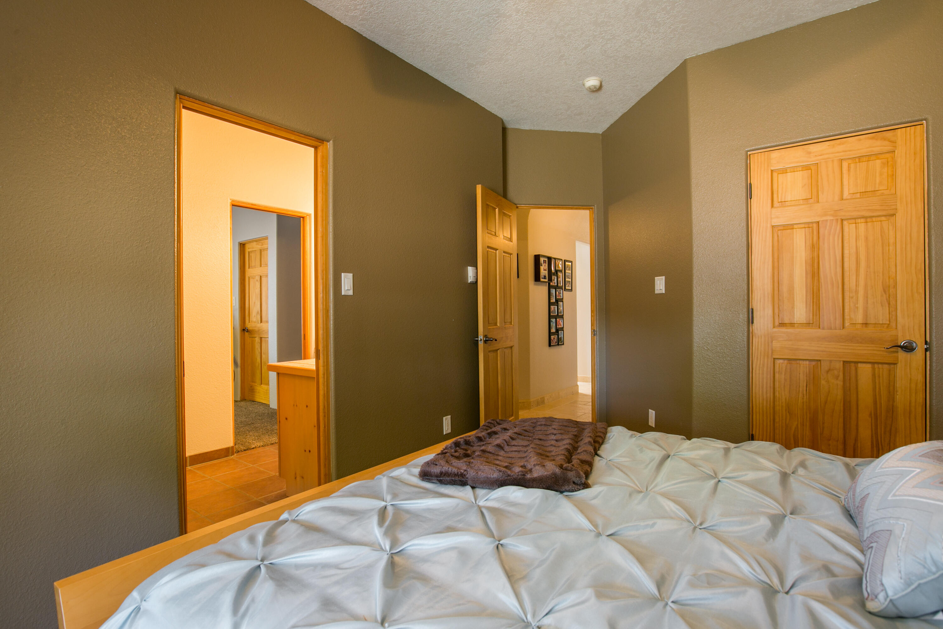 6908 ROBLE BLANCO Drive SW