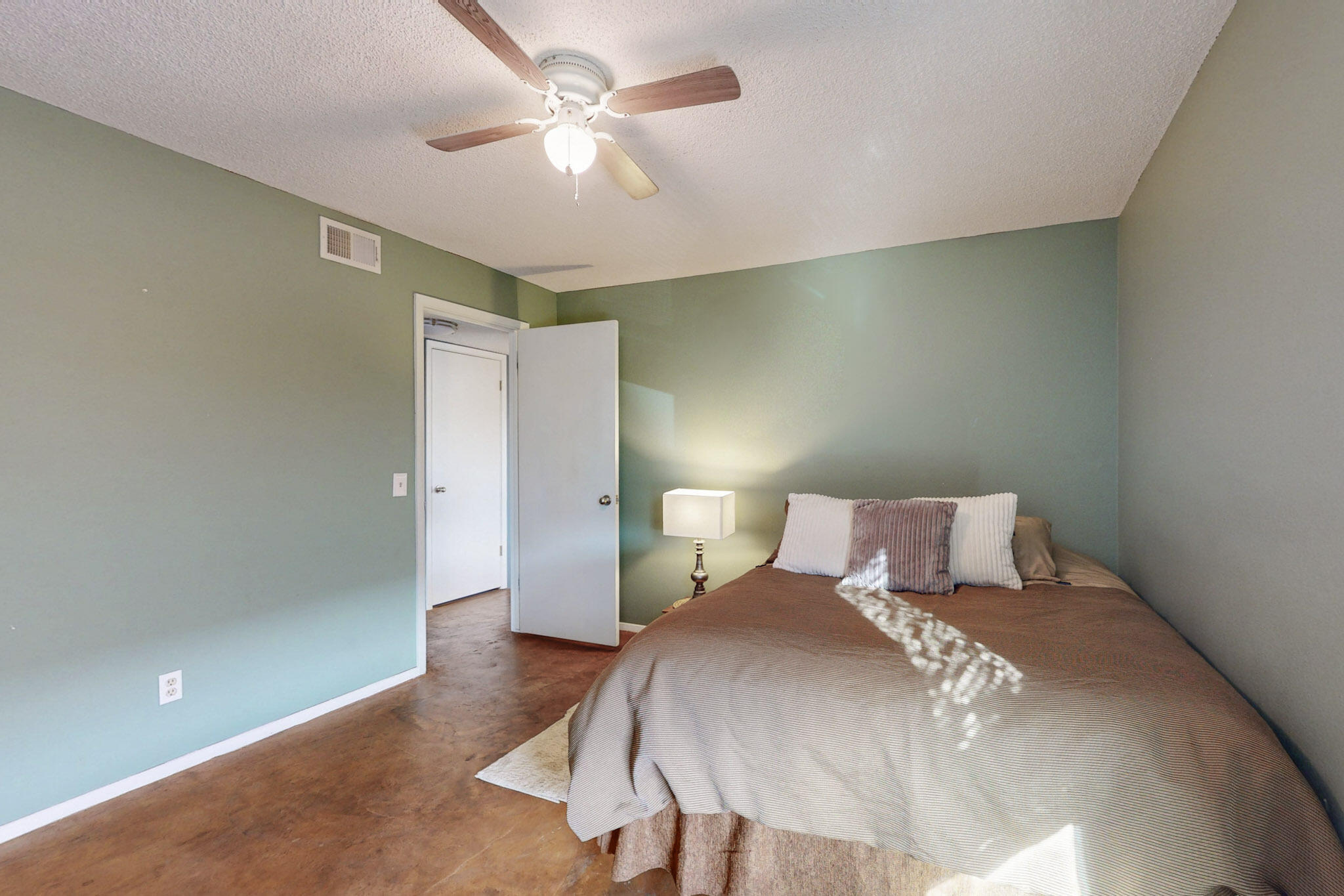 3847 MONTGOMERY Boulevard NE 935