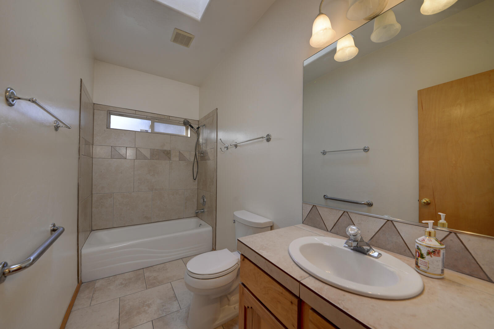 4612 CONGRESS Avenue NW