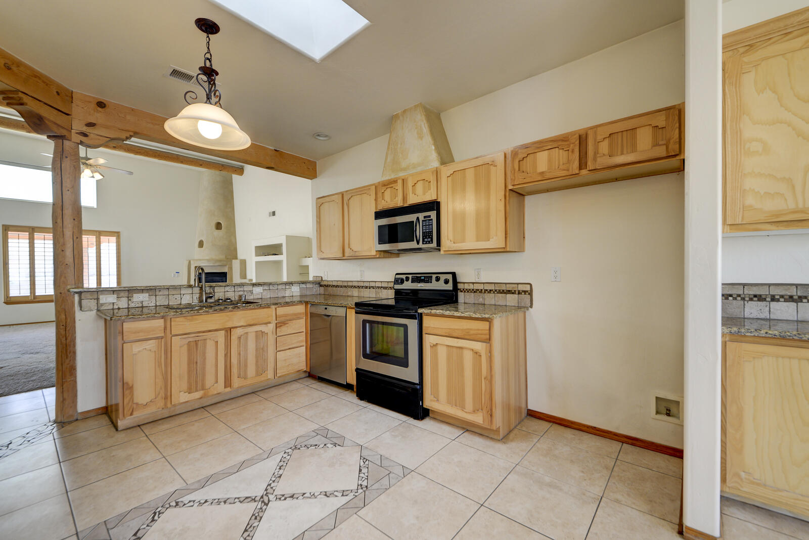 4612 CONGRESS Avenue NW
