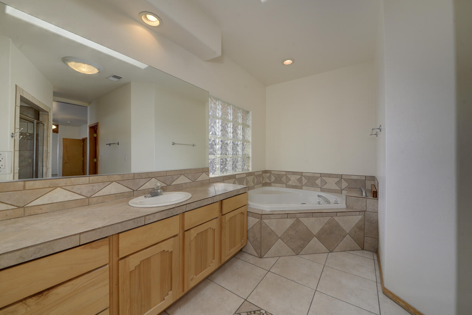 4612 CONGRESS Avenue NW