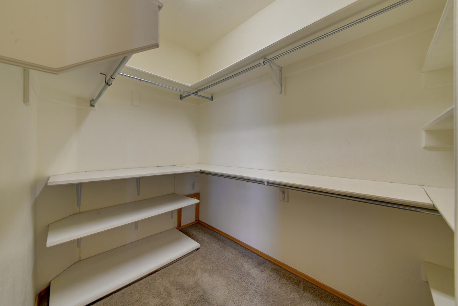 4612 CONGRESS Avenue NW