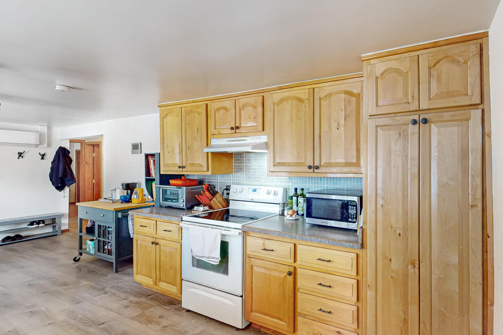 1533 HOOPER Road SW