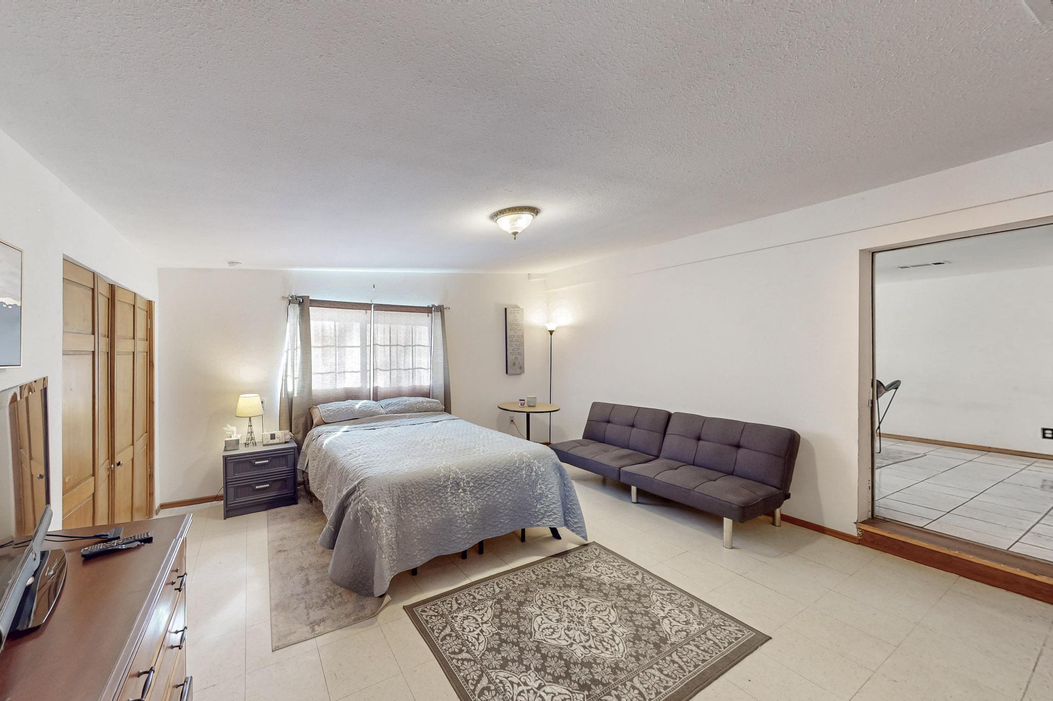 1533 HOOPER Road SW