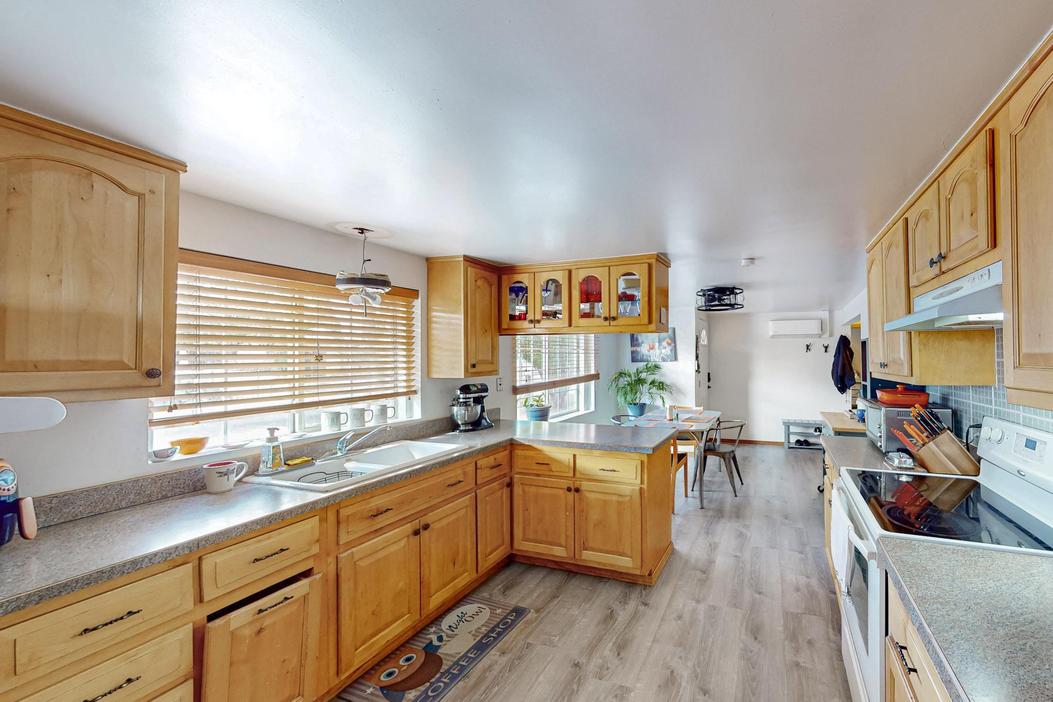 1533 HOOPER Road SW