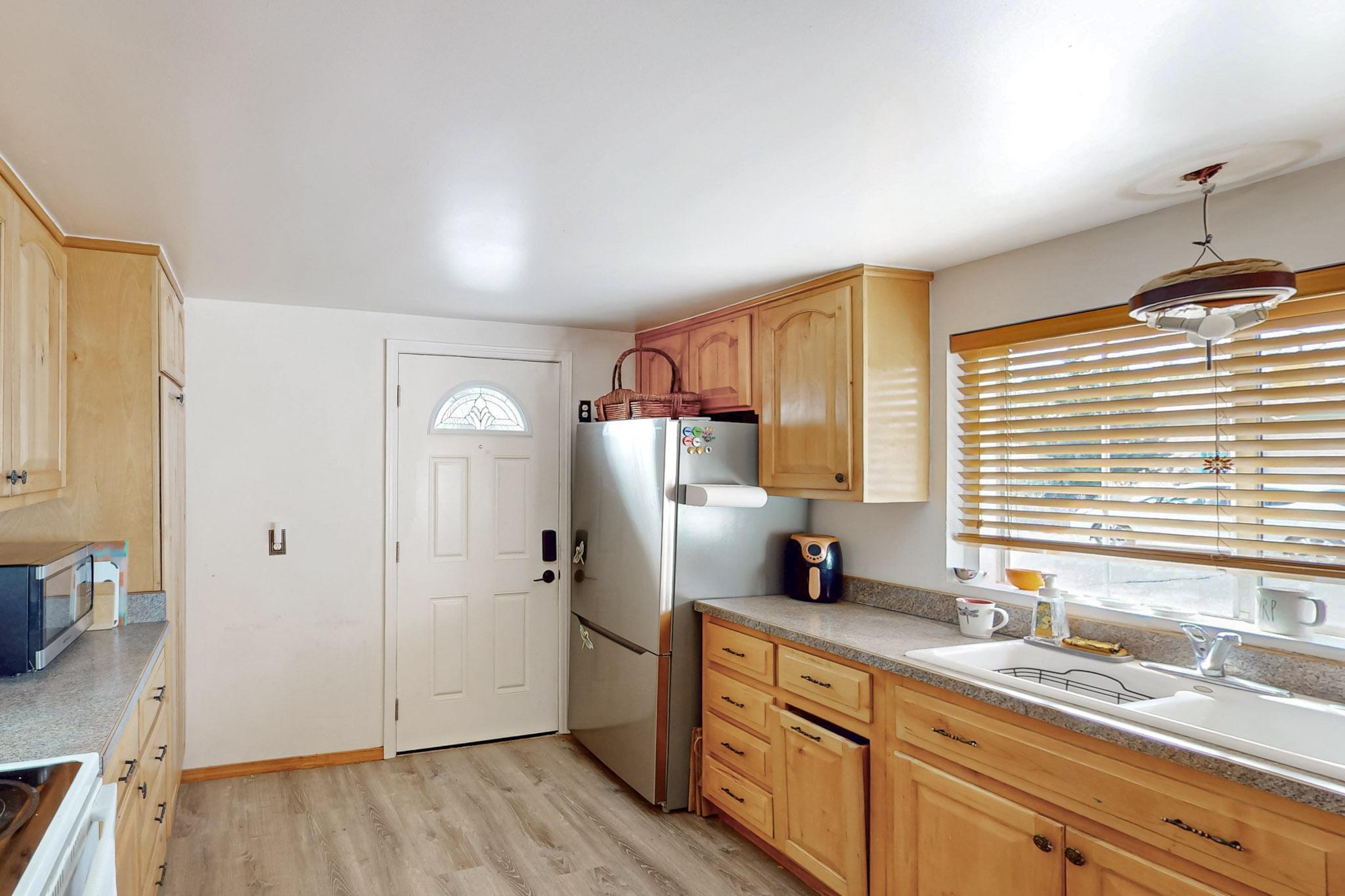 1533 HOOPER Road SW