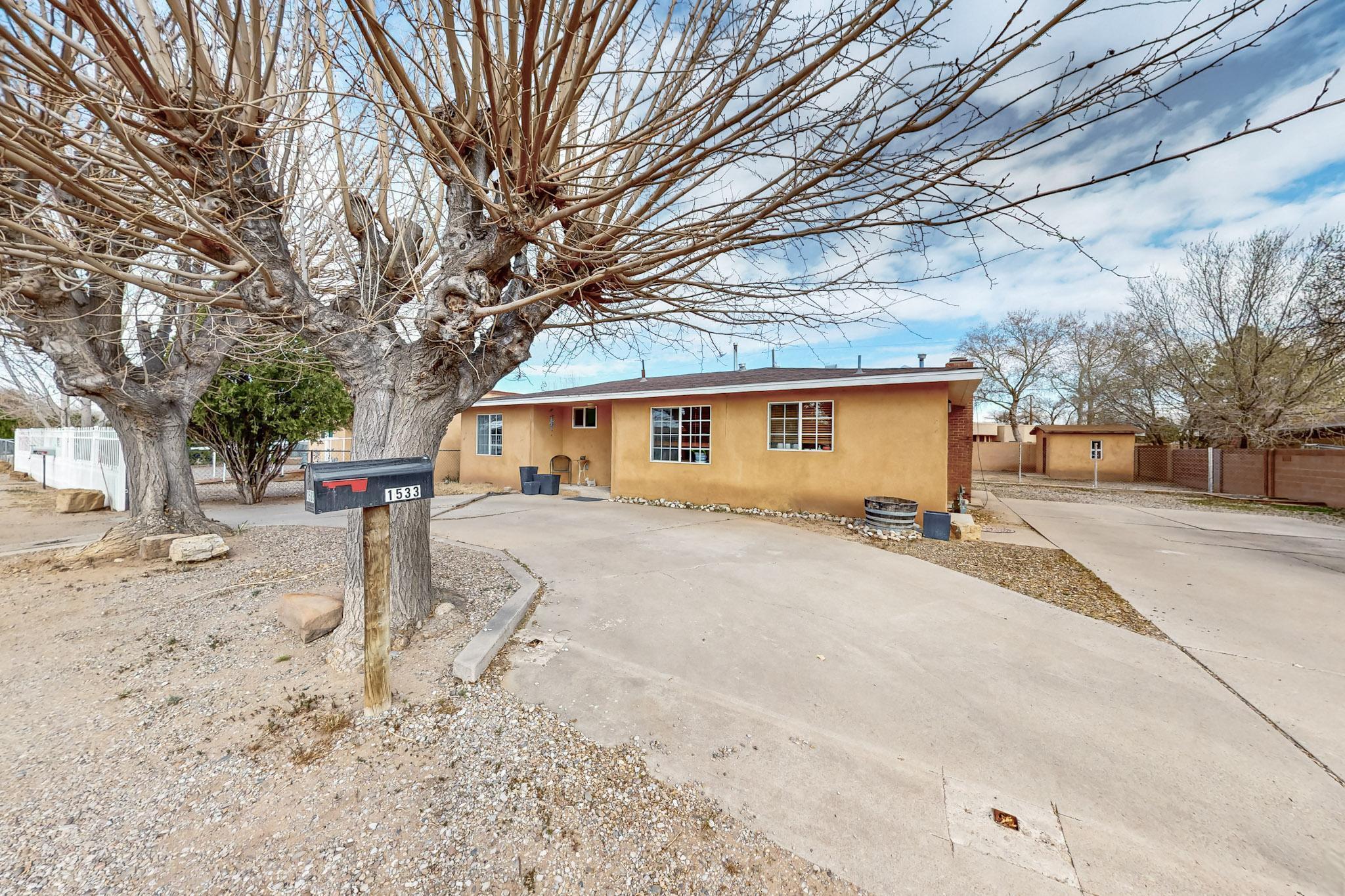 1533 HOOPER Road SW