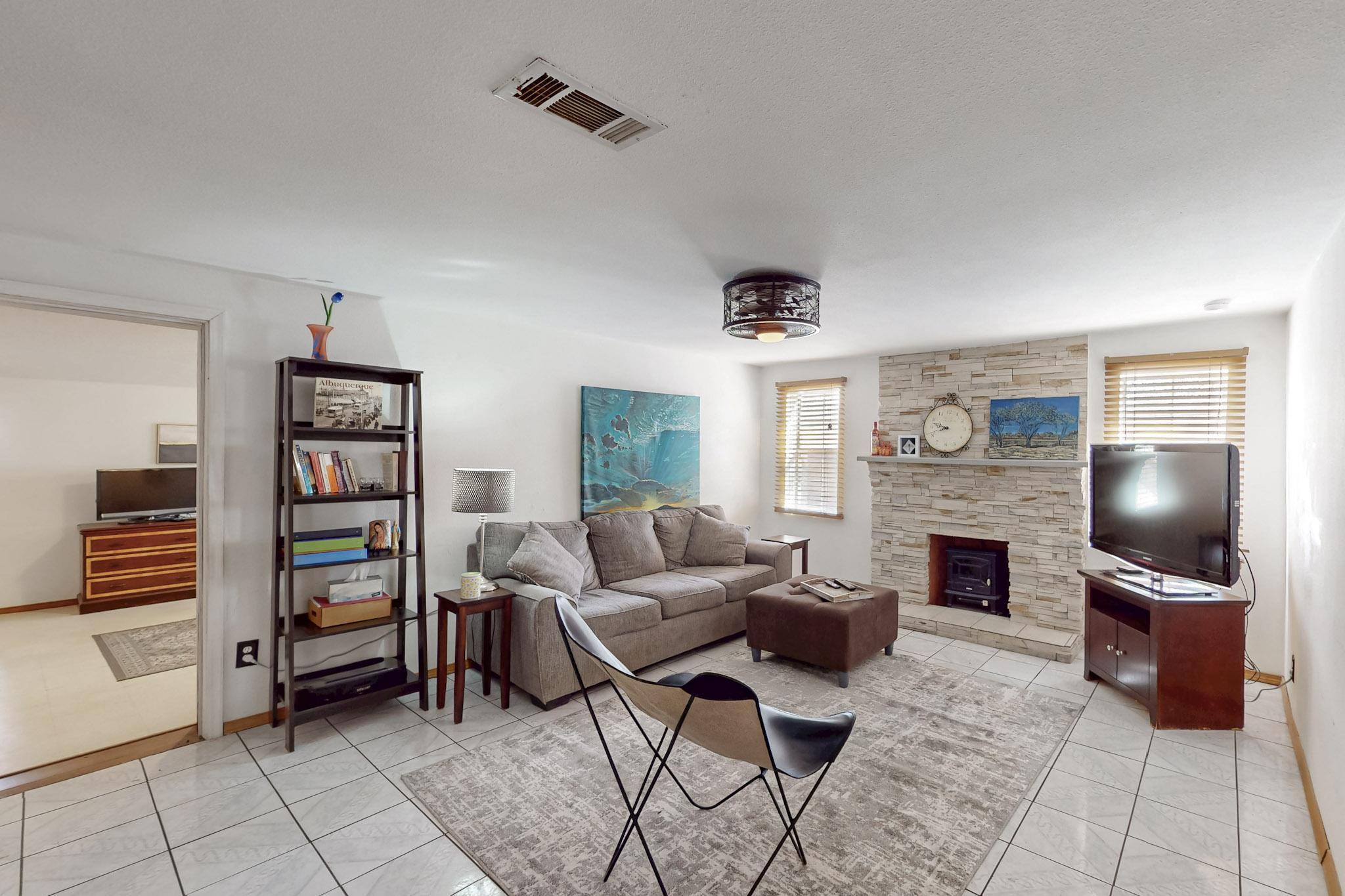 1533 HOOPER Road SW