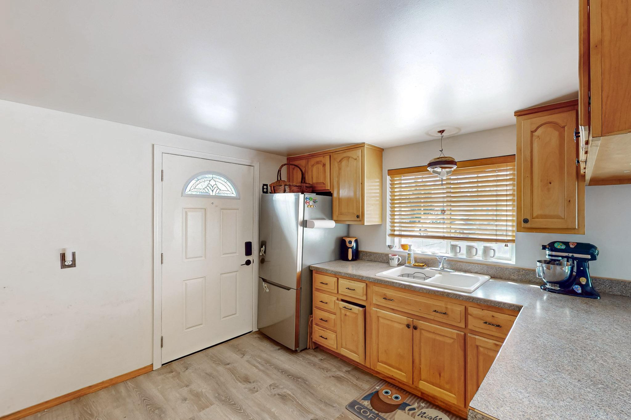 1533 HOOPER Road SW