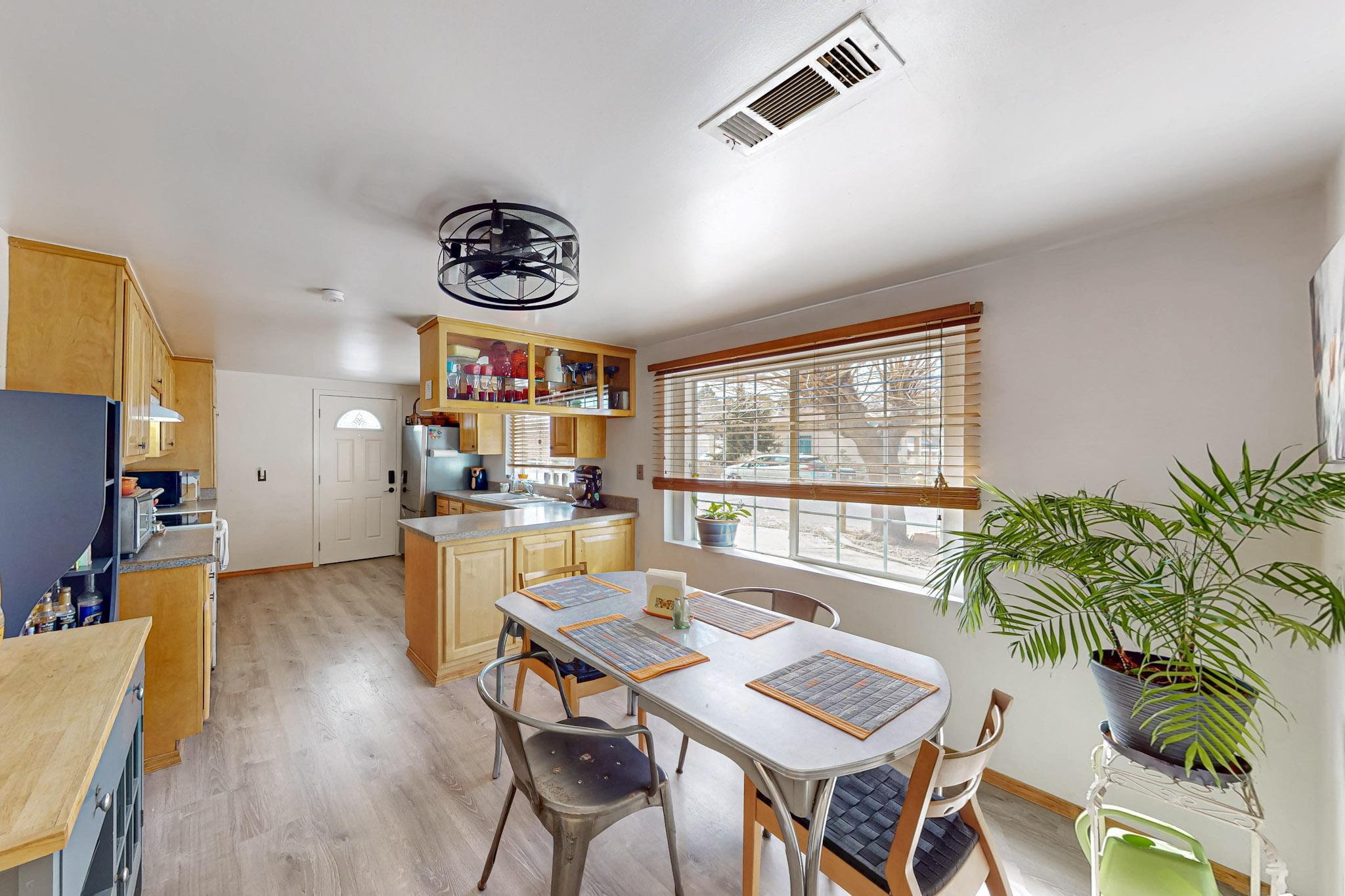 1533 HOOPER Road SW