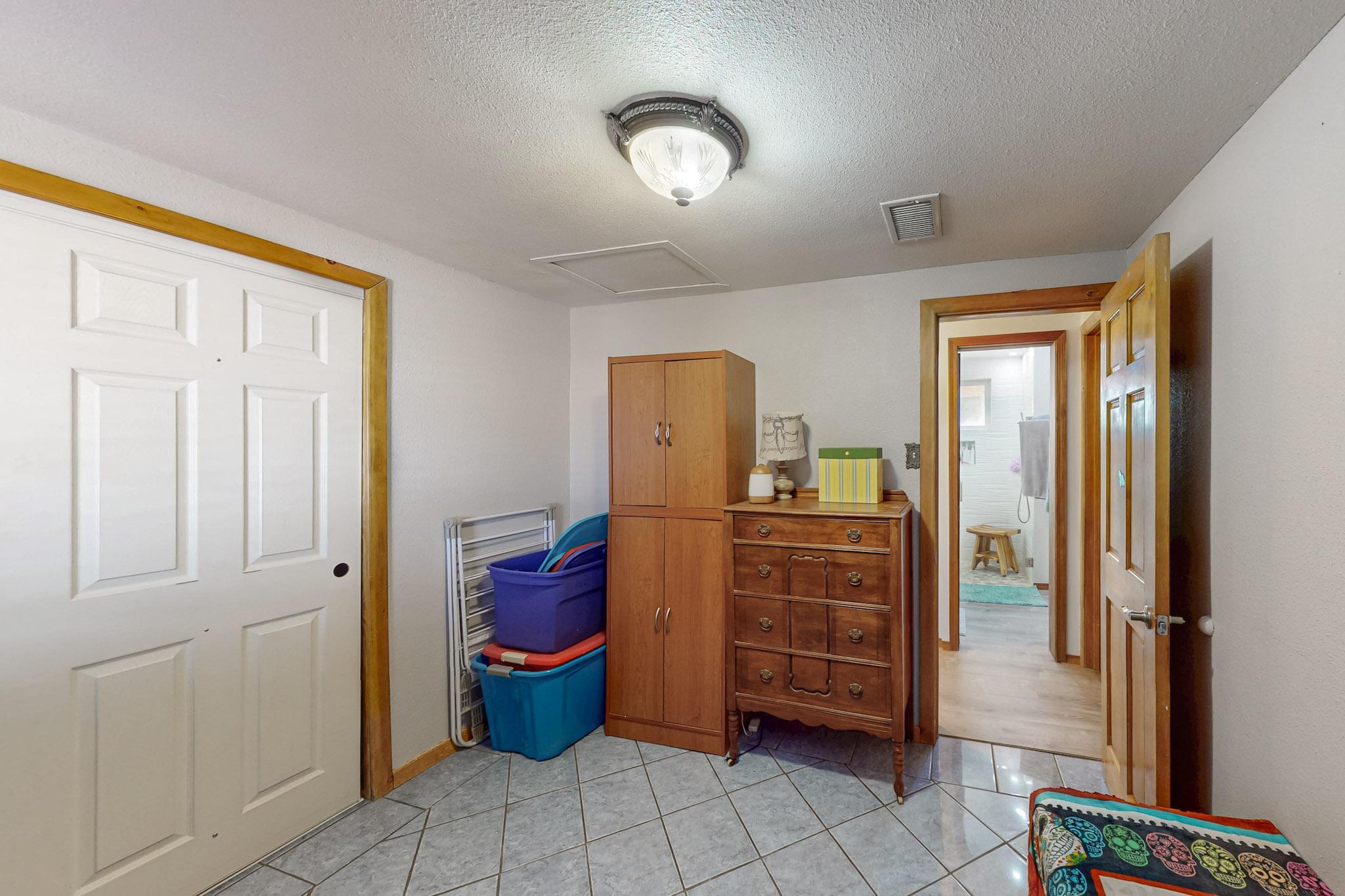 1533 HOOPER Road SW