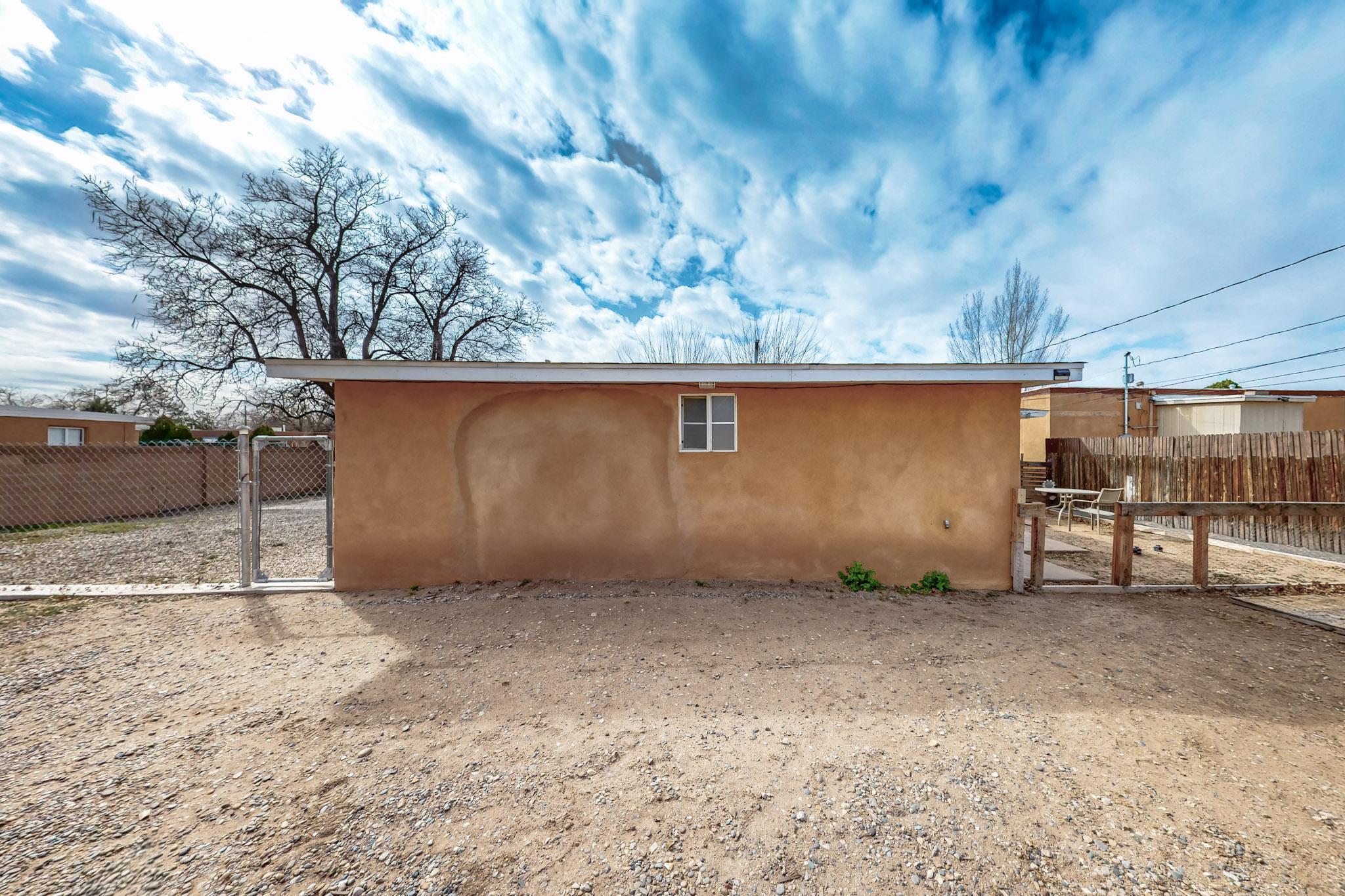 1533 HOOPER Road SW
