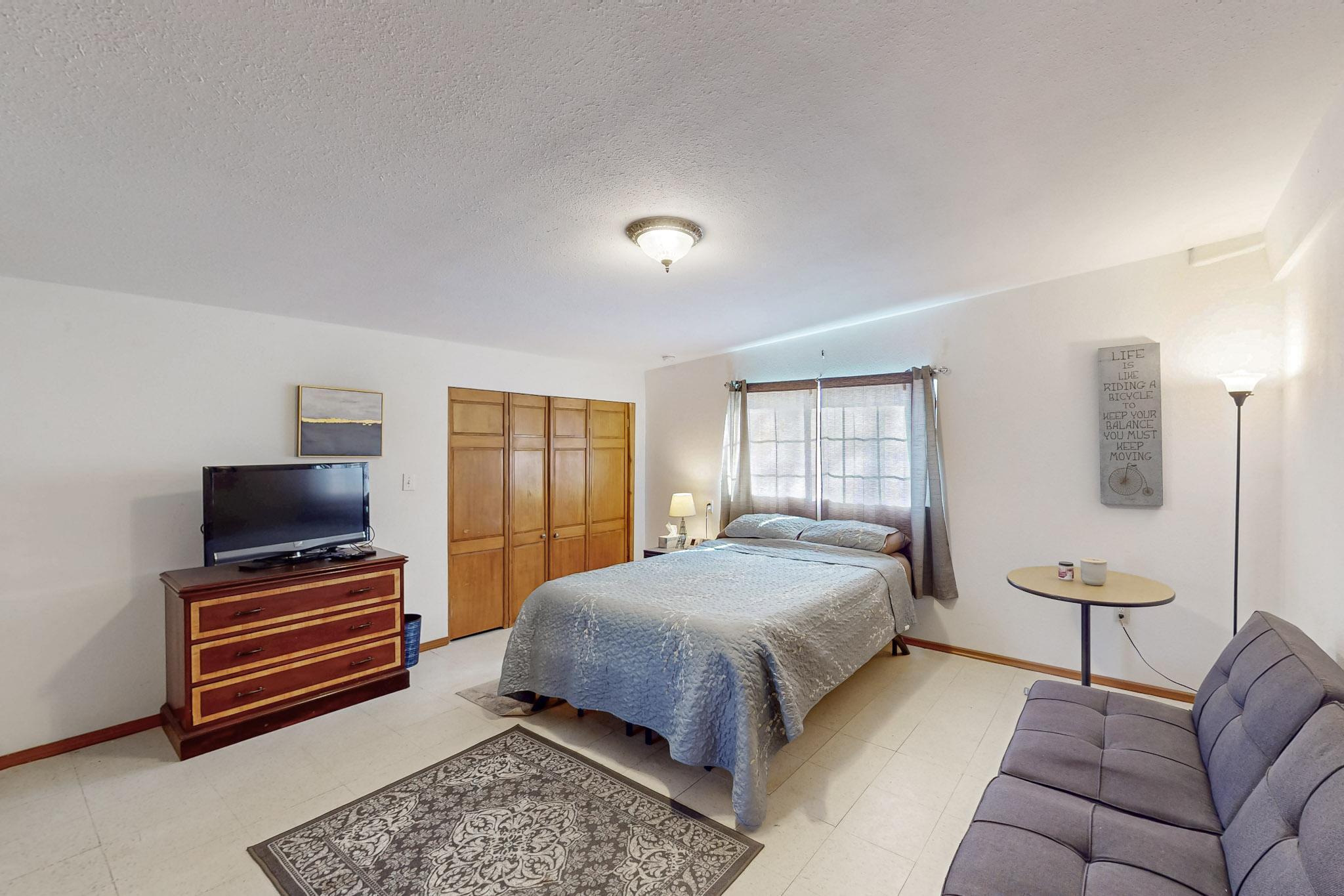 1533 HOOPER Road SW