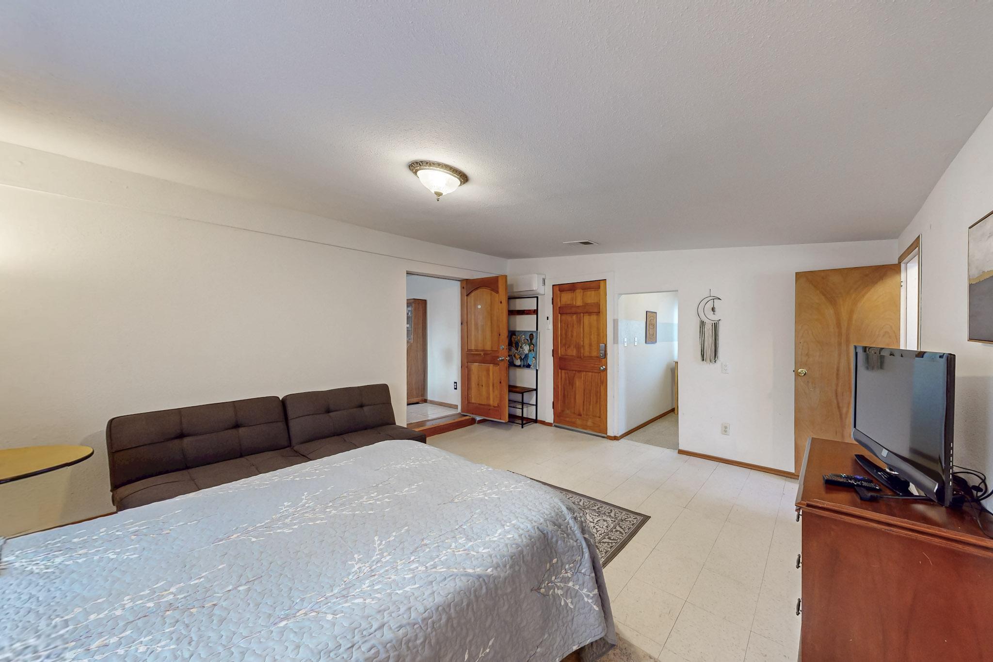 1533 HOOPER Road SW