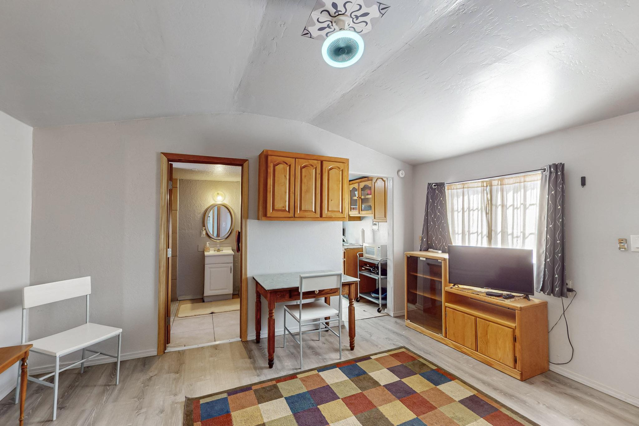 1533 HOOPER Road SW