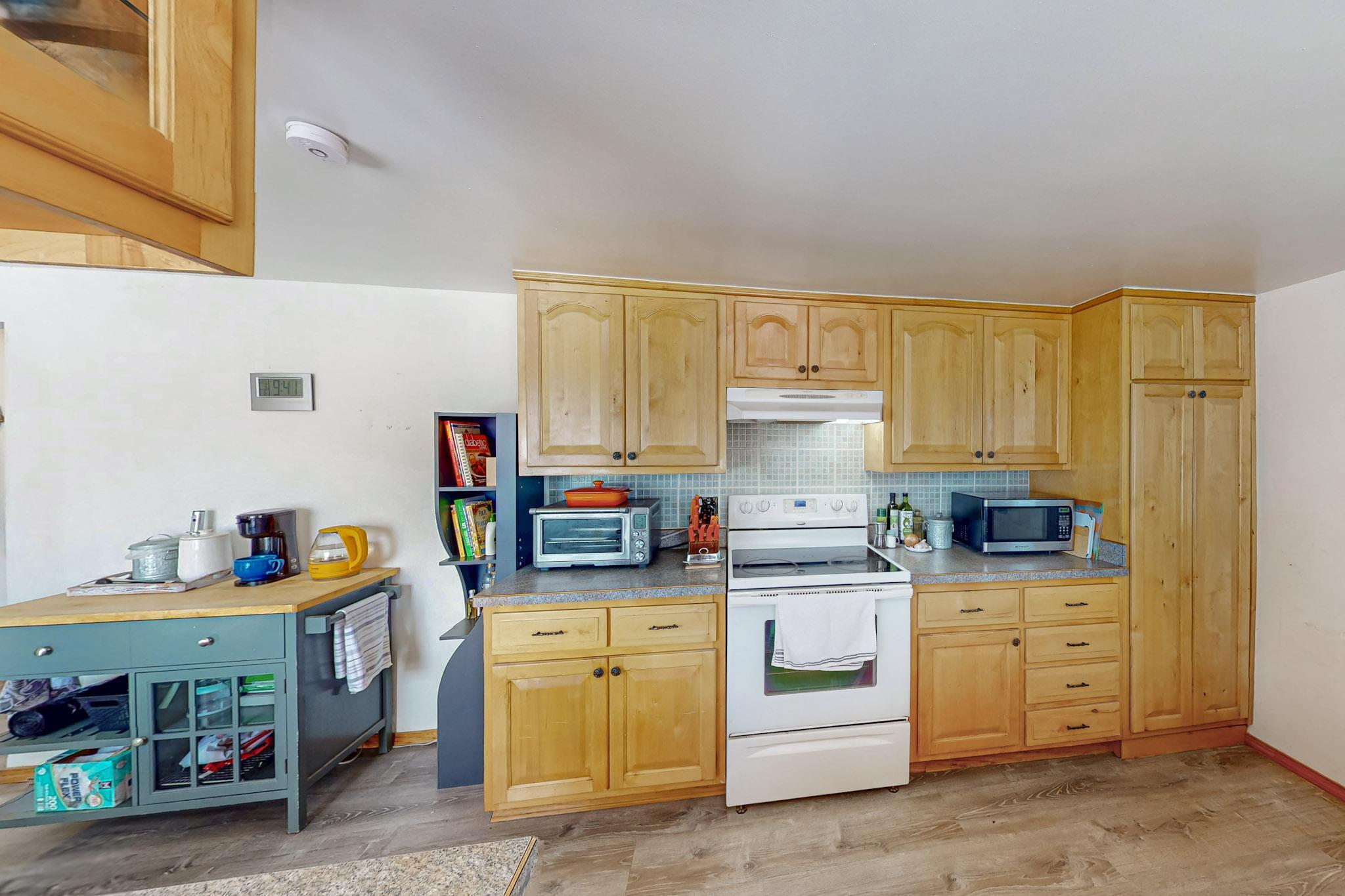1533 HOOPER Road SW