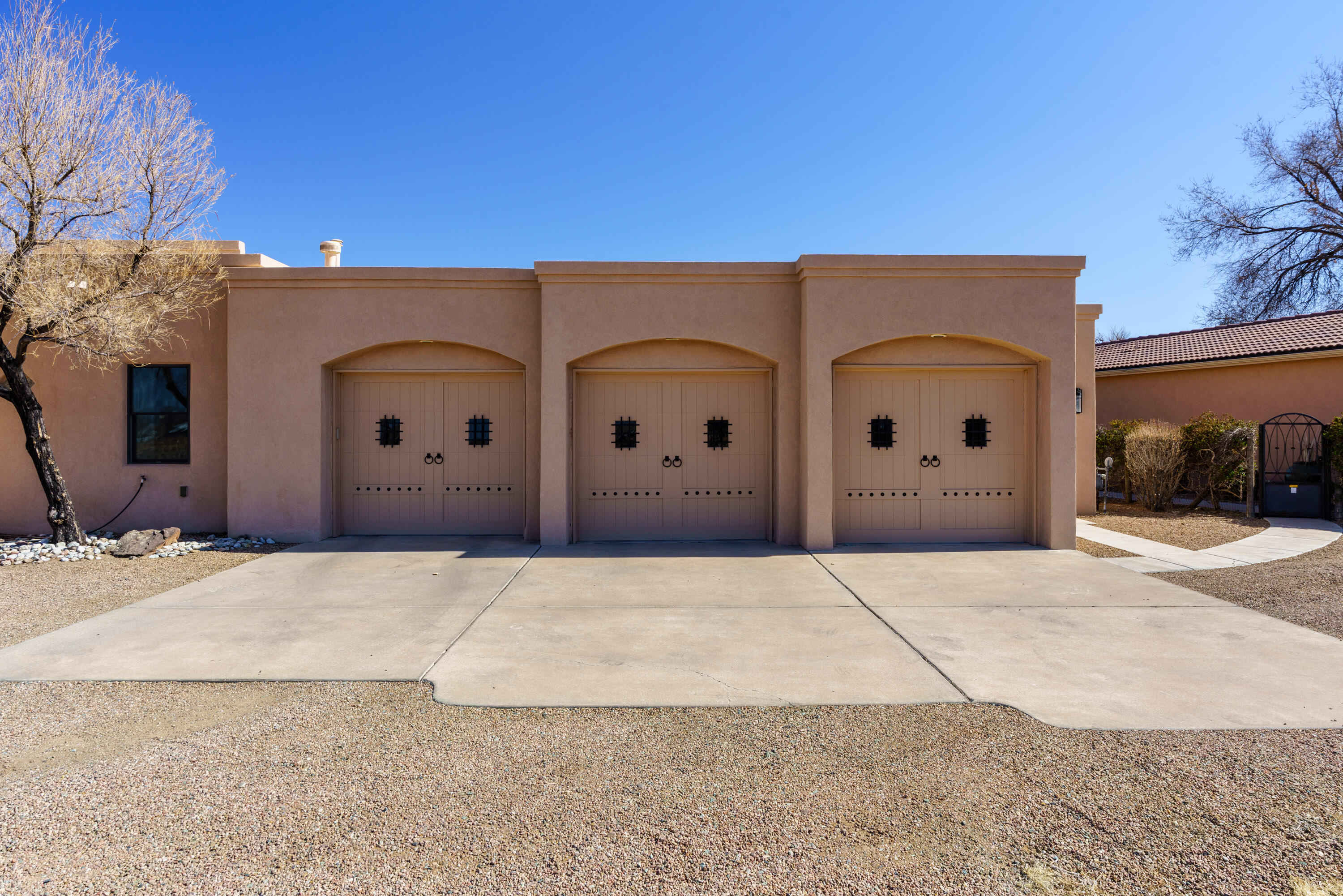 9 E ALARY Lane
