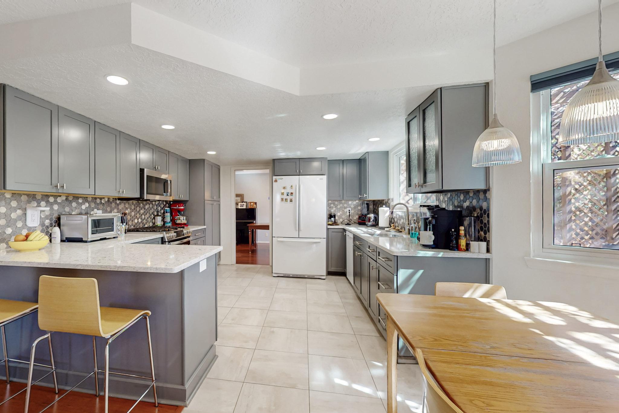 11500 SAN VICTORIO Avenue NE