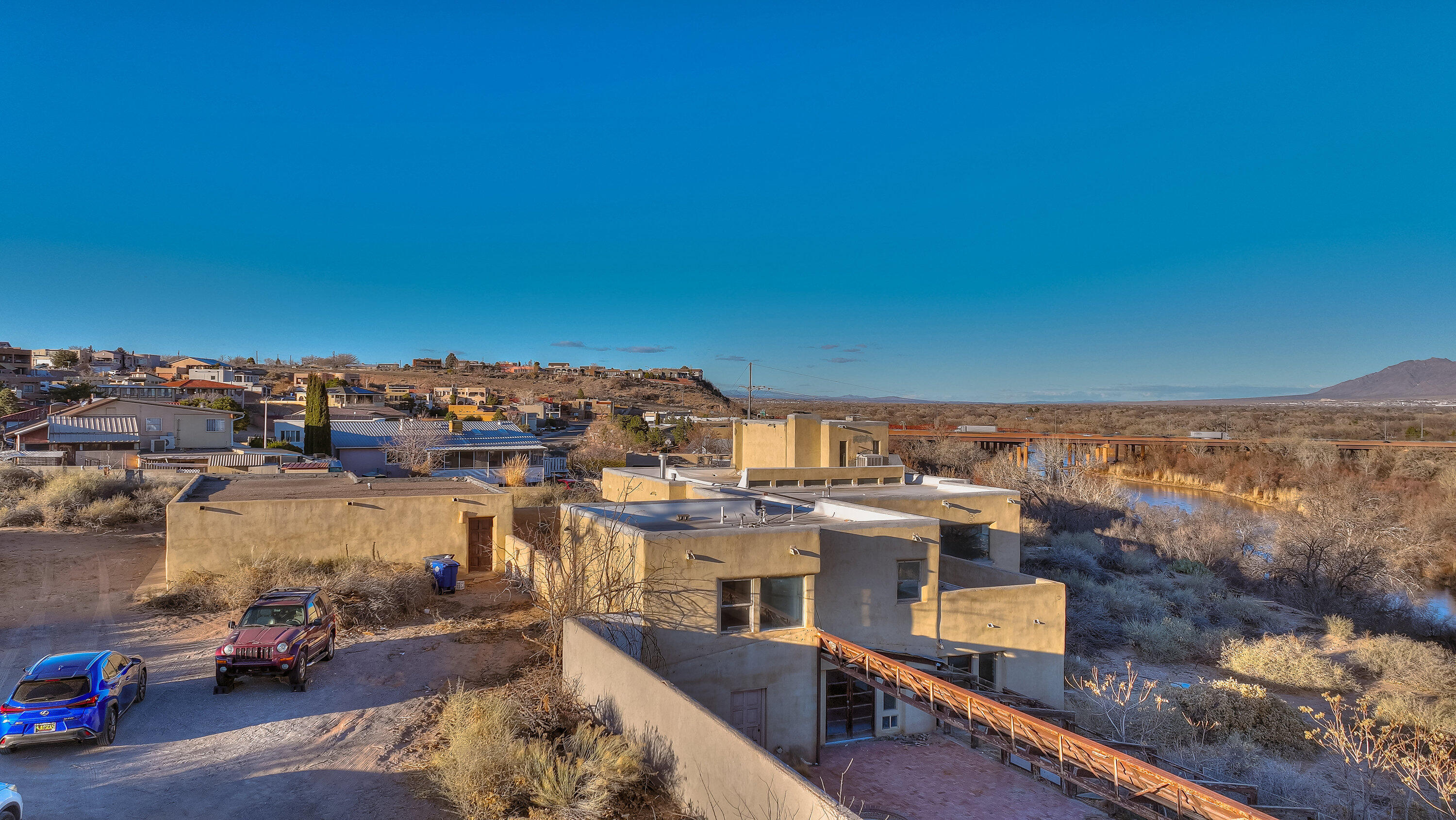 3805 RIVERVIEW Road NW