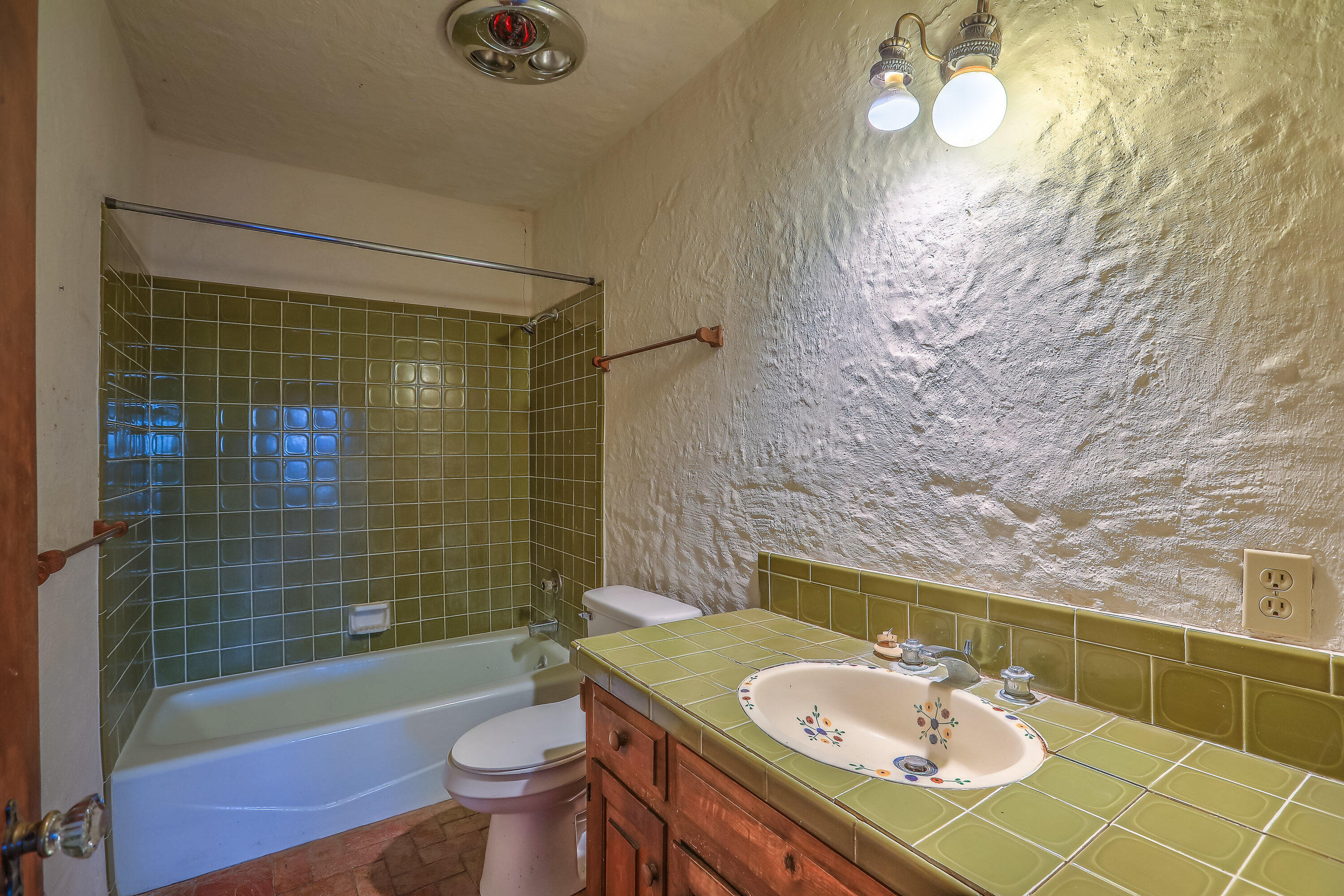 3805 RIVERVIEW Road NW