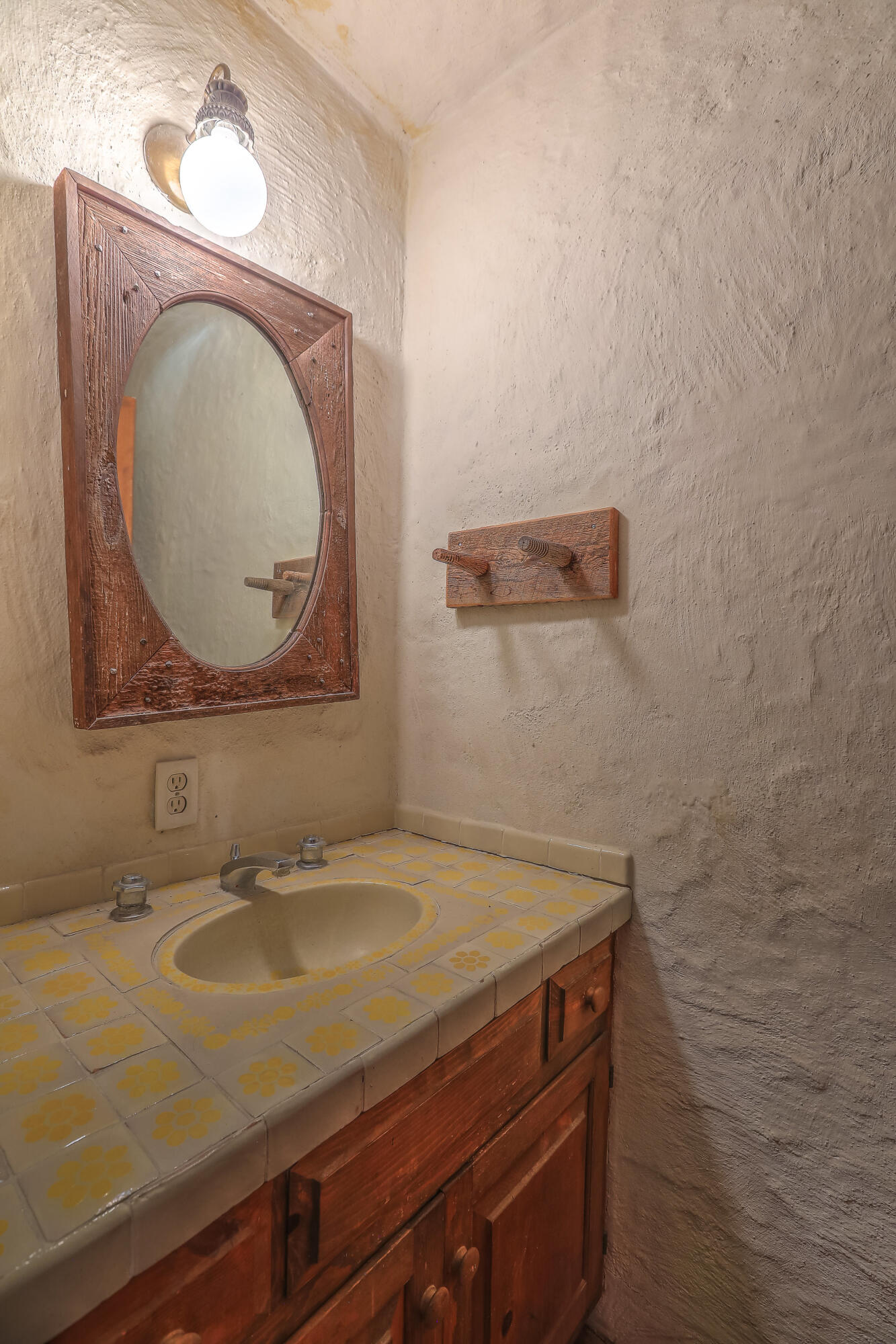 3805 RIVERVIEW Road NW