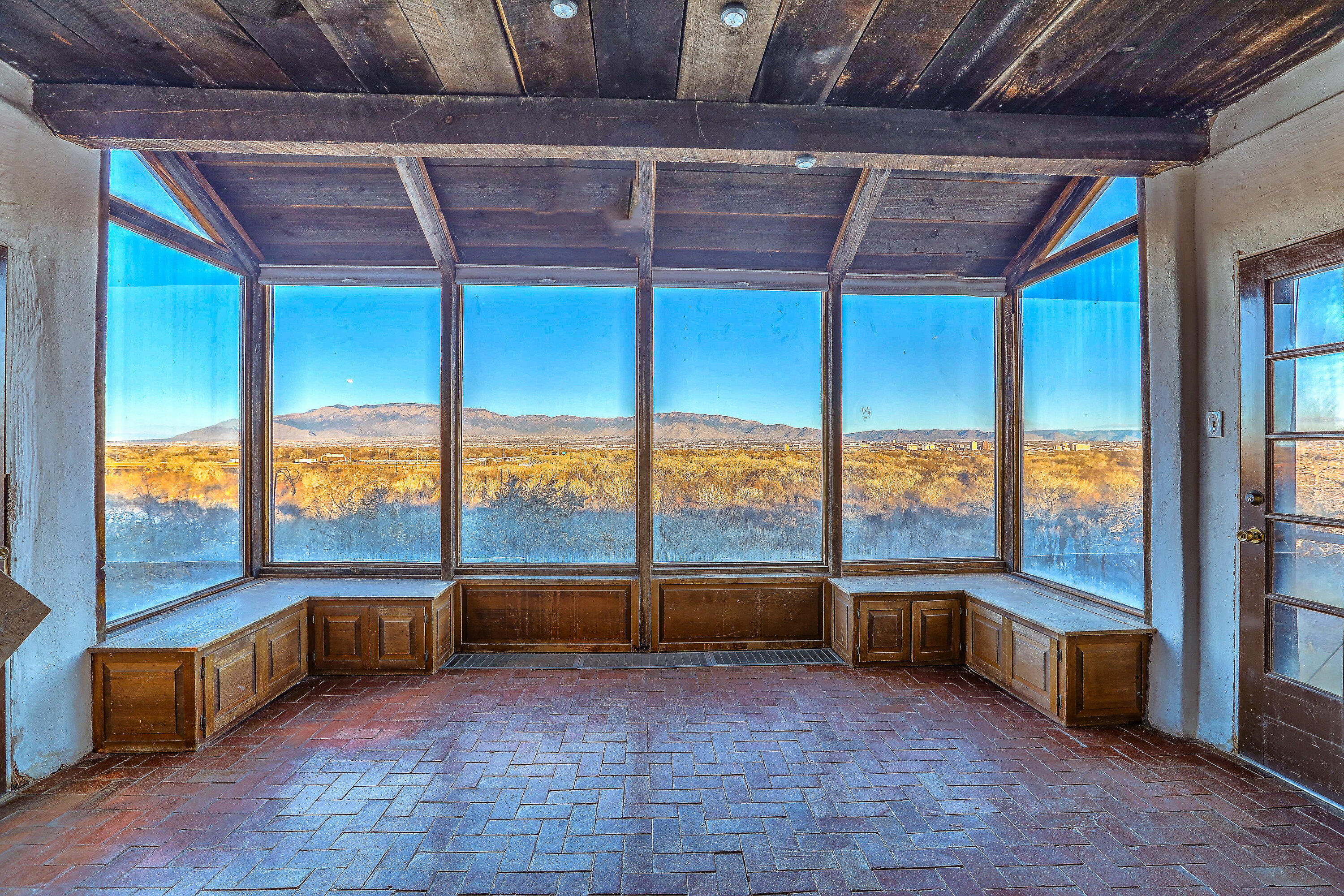 3805 RIVERVIEW Road NW