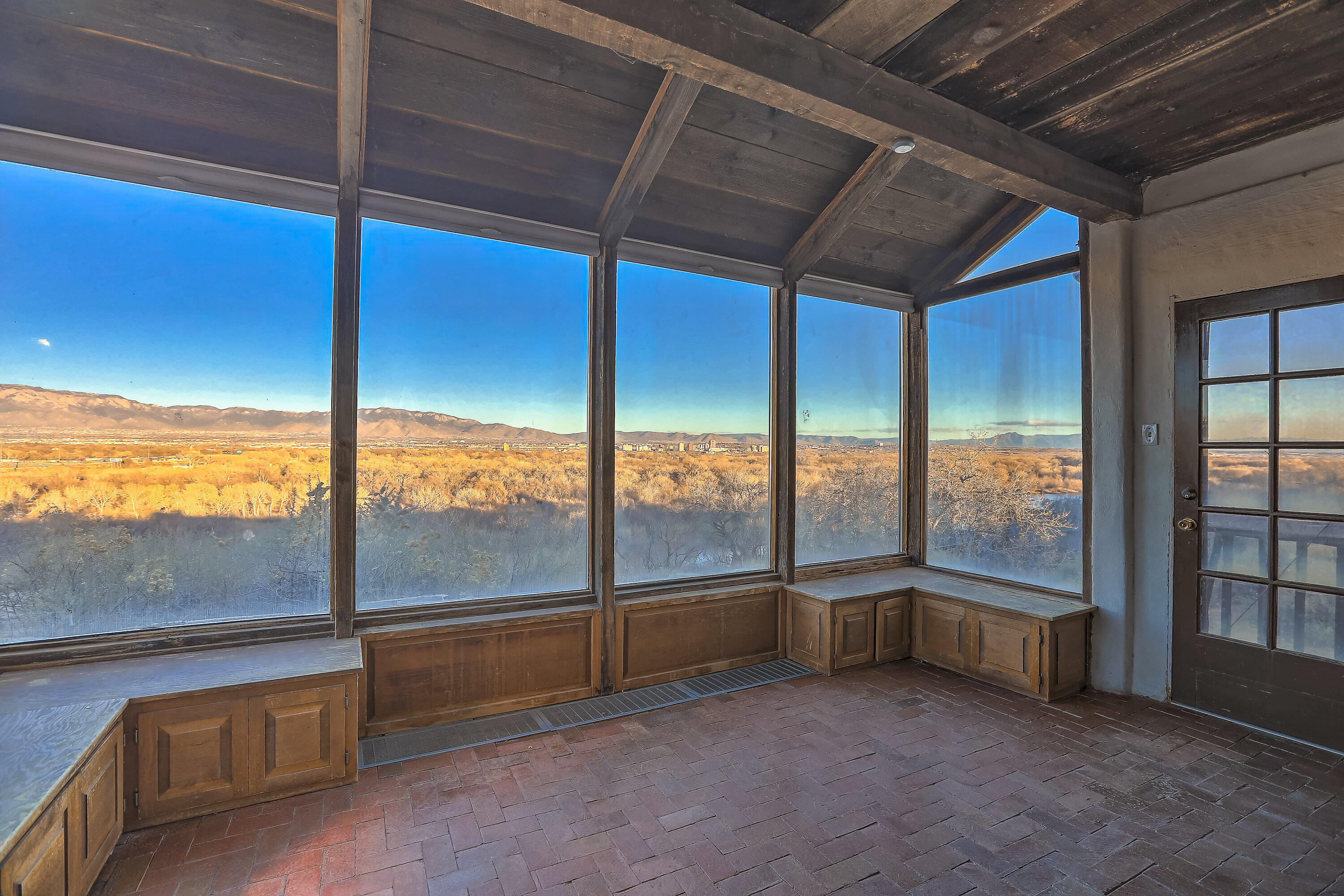 3805 RIVERVIEW Road NW