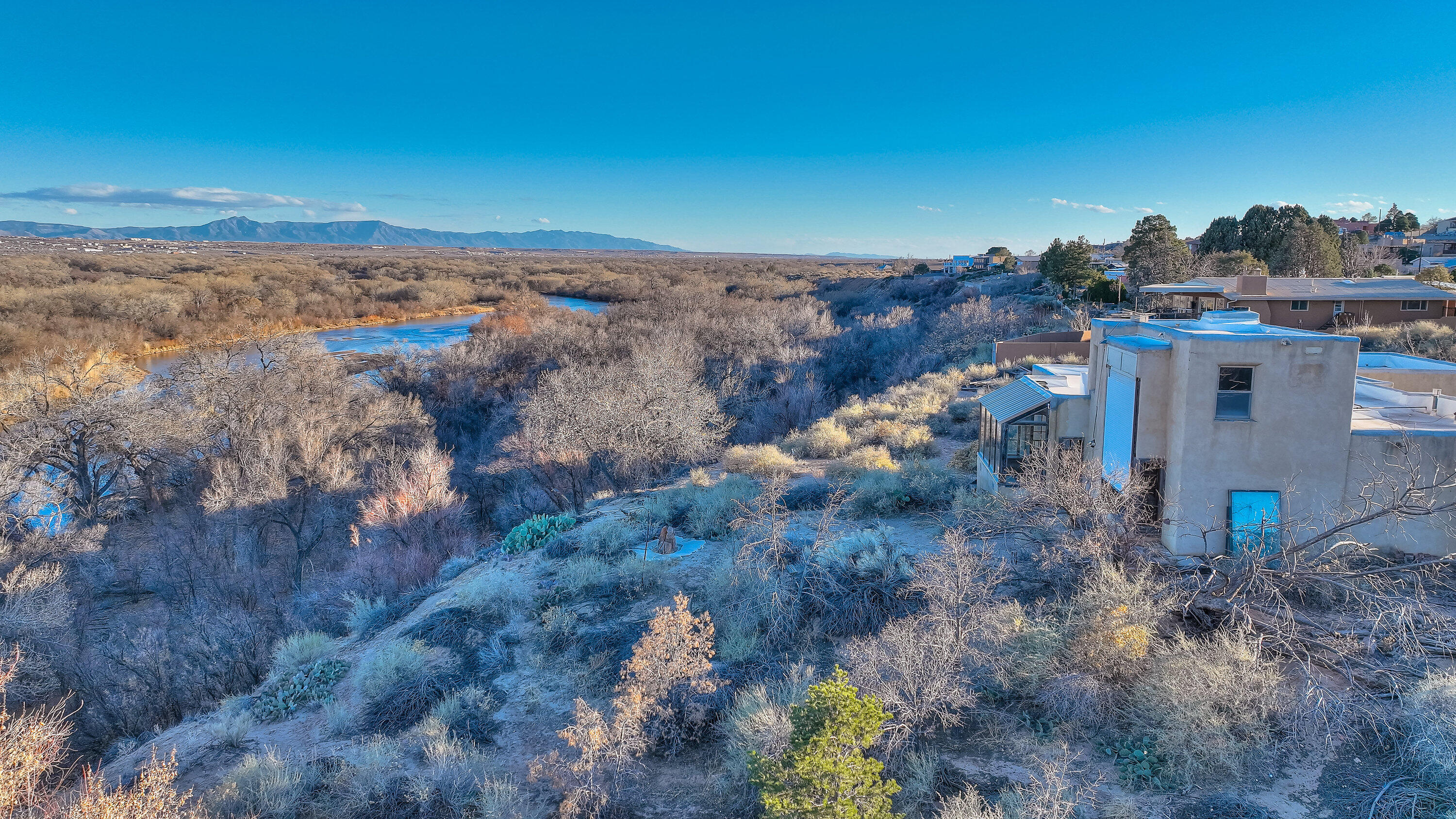 3805 RIVERVIEW Road NW