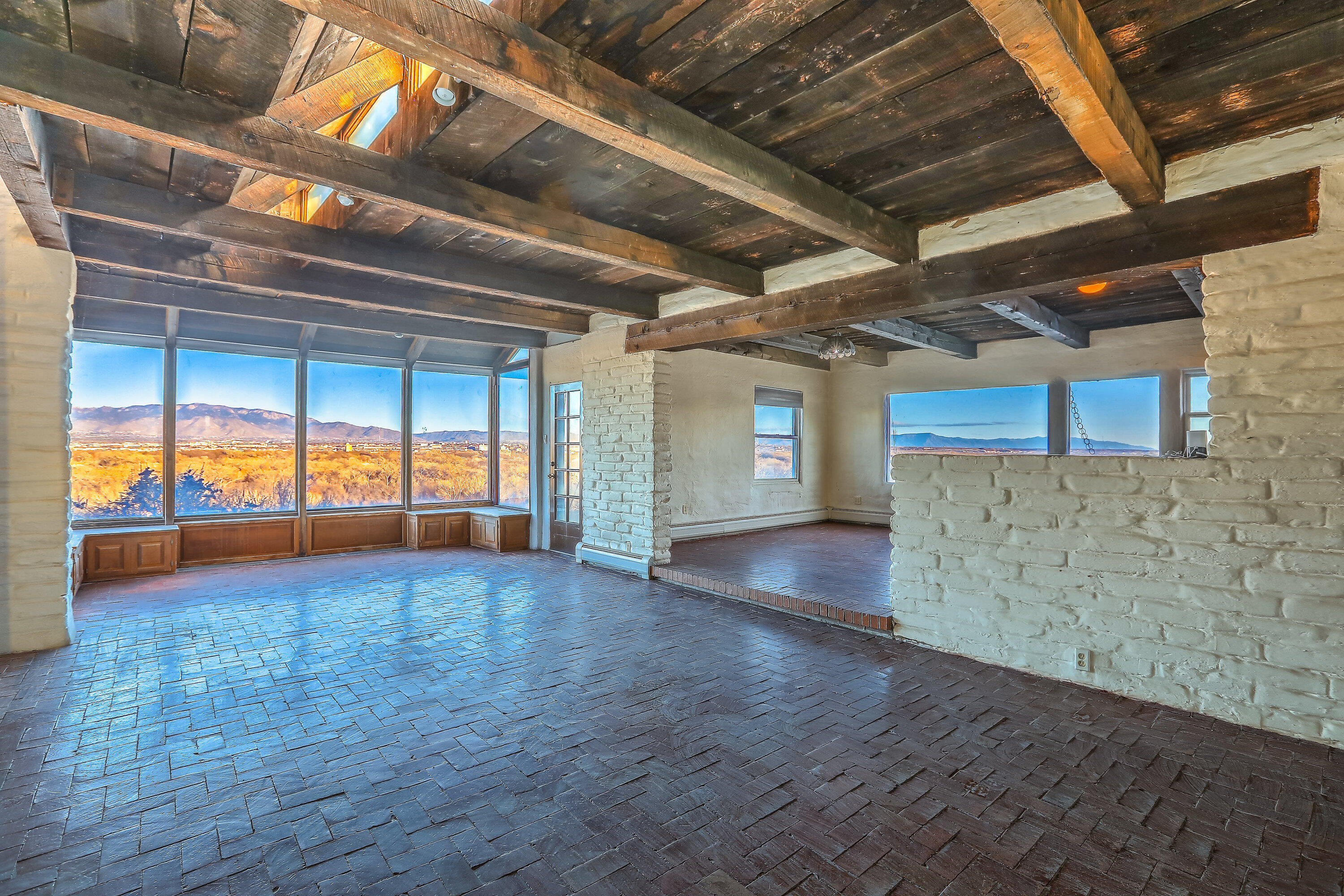 3805 RIVERVIEW Road NW